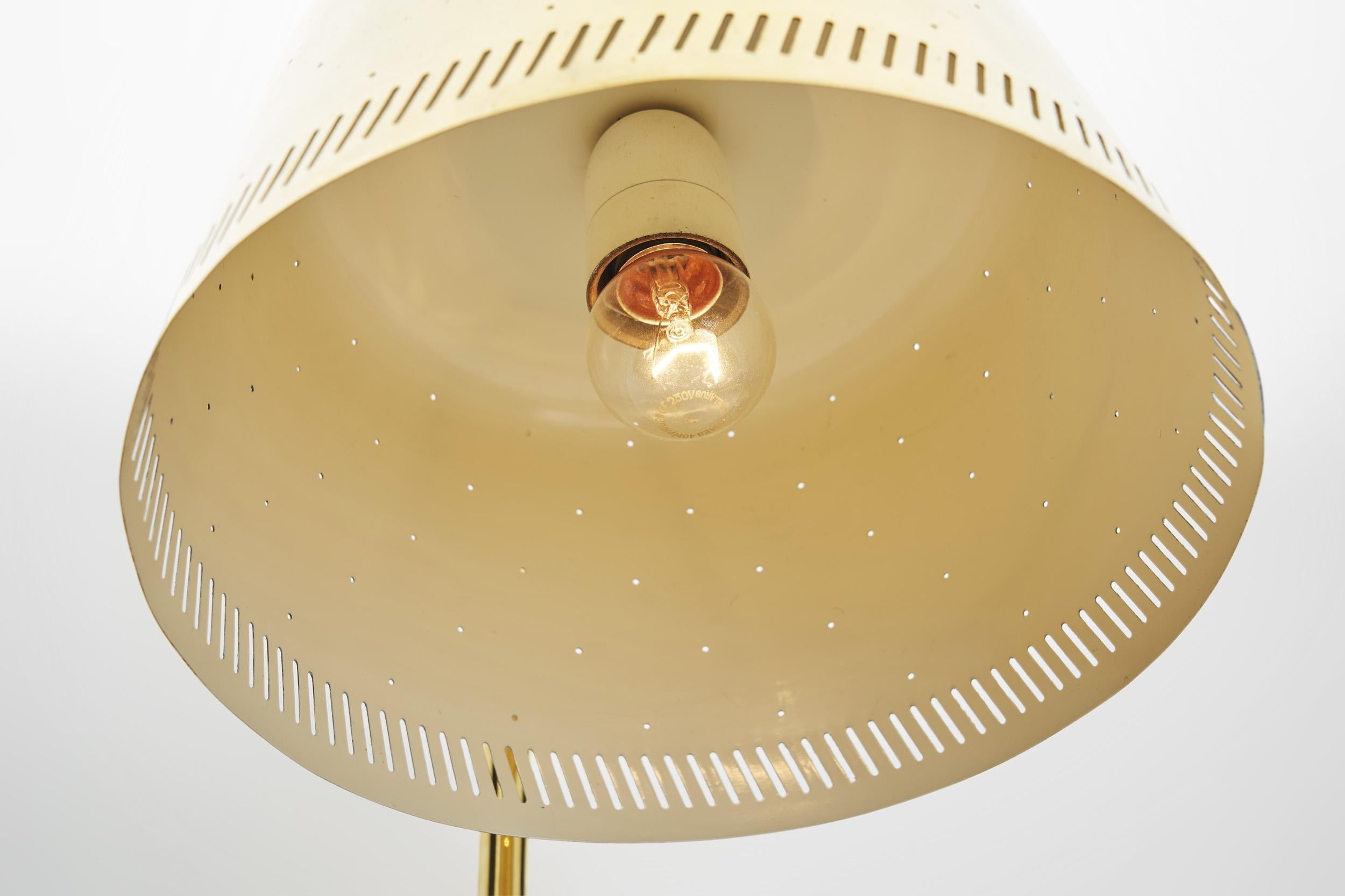 Rare Paavo Tynell Brass Perforated Wall Lamp for Taito Oy, Finland 1950s For Sale 7