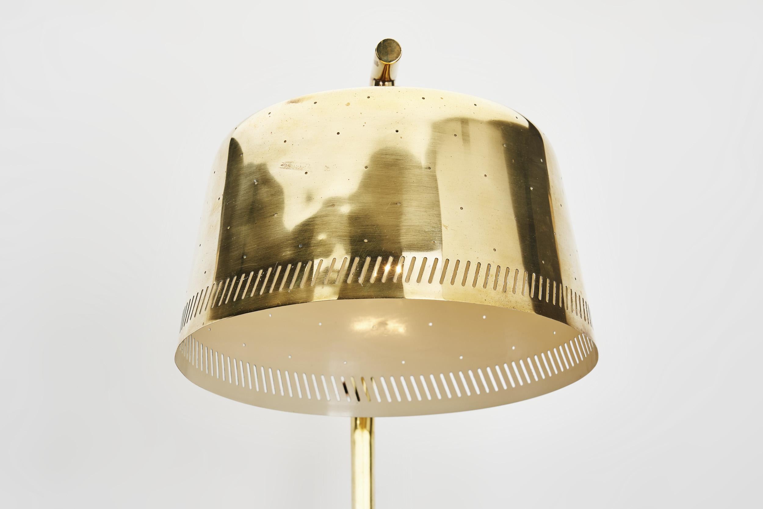Rare Paavo Tynell Brass Perforated Wall Lamp for Taito Oy, Finland 1950s For Sale 3