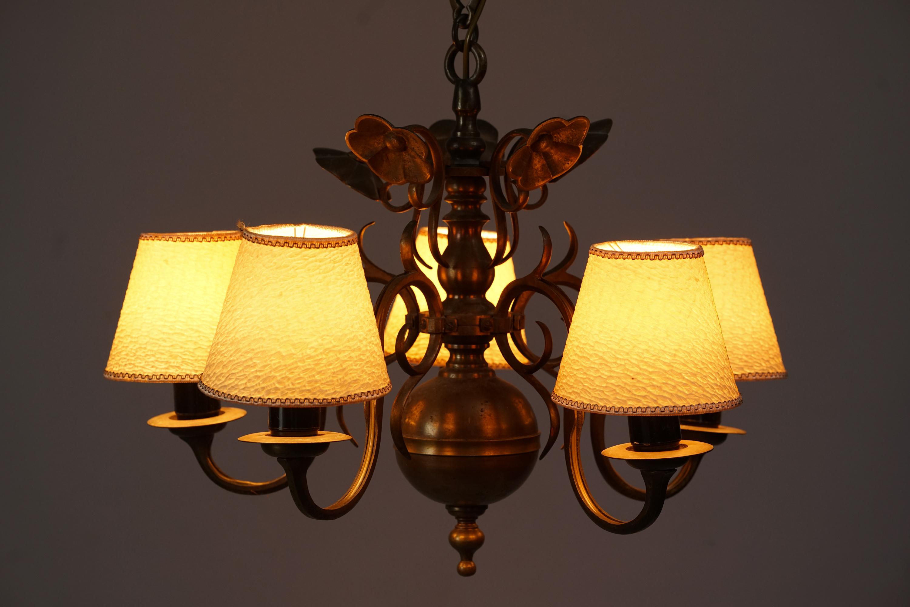 Rare Paavo Tynell Model 50488 Brass Chandelier for Taito Oy from the 1920/1930s For Sale 1