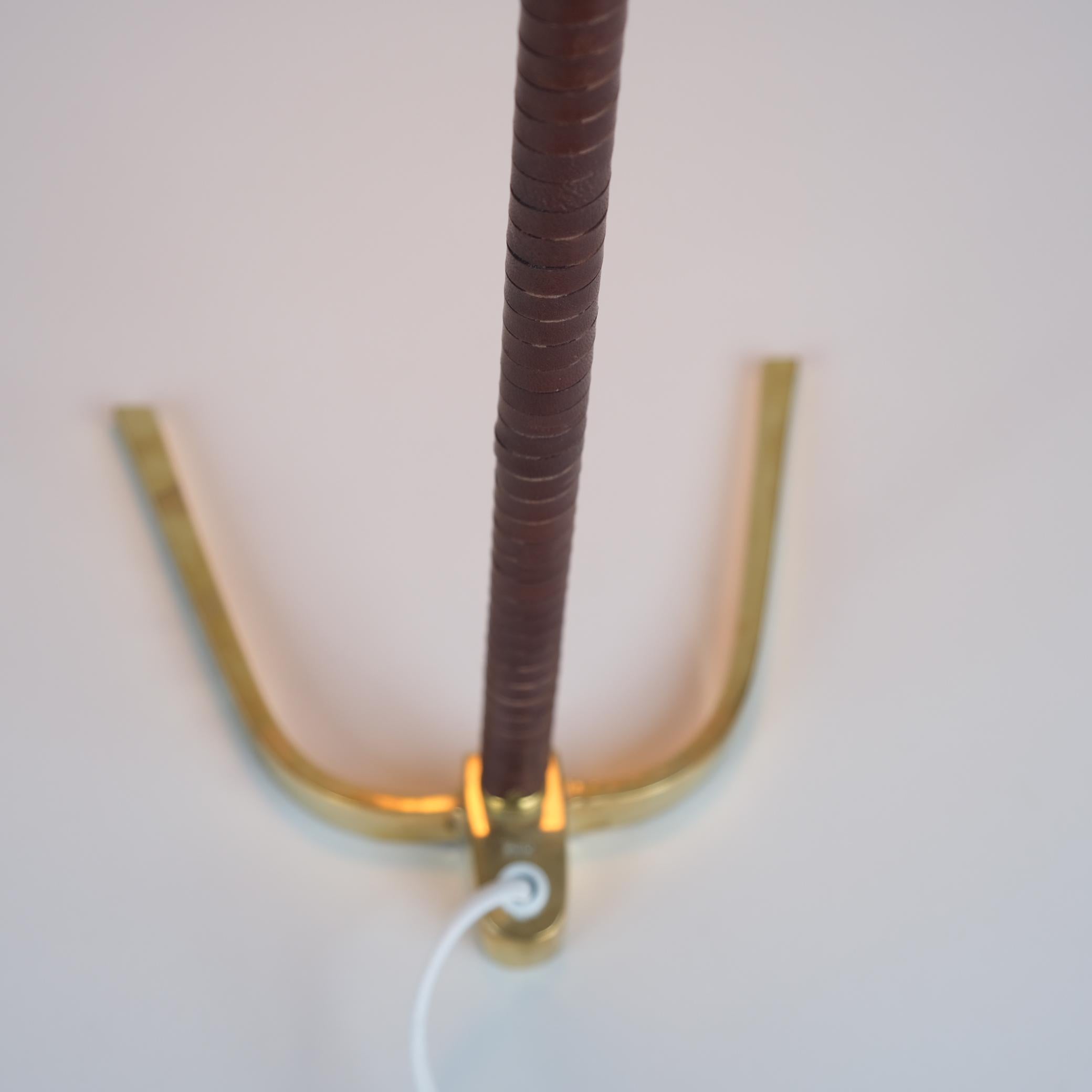 Rare lampe de table en fer à cheval en laiton perforé Paavo Tynell modèle 9224, Taito années 1950 en vente 2