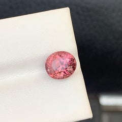 Seltener ovaler Turmalin in Padparadscha-Farbe als Edelstein für Ring- und Anhänger-Schmuck