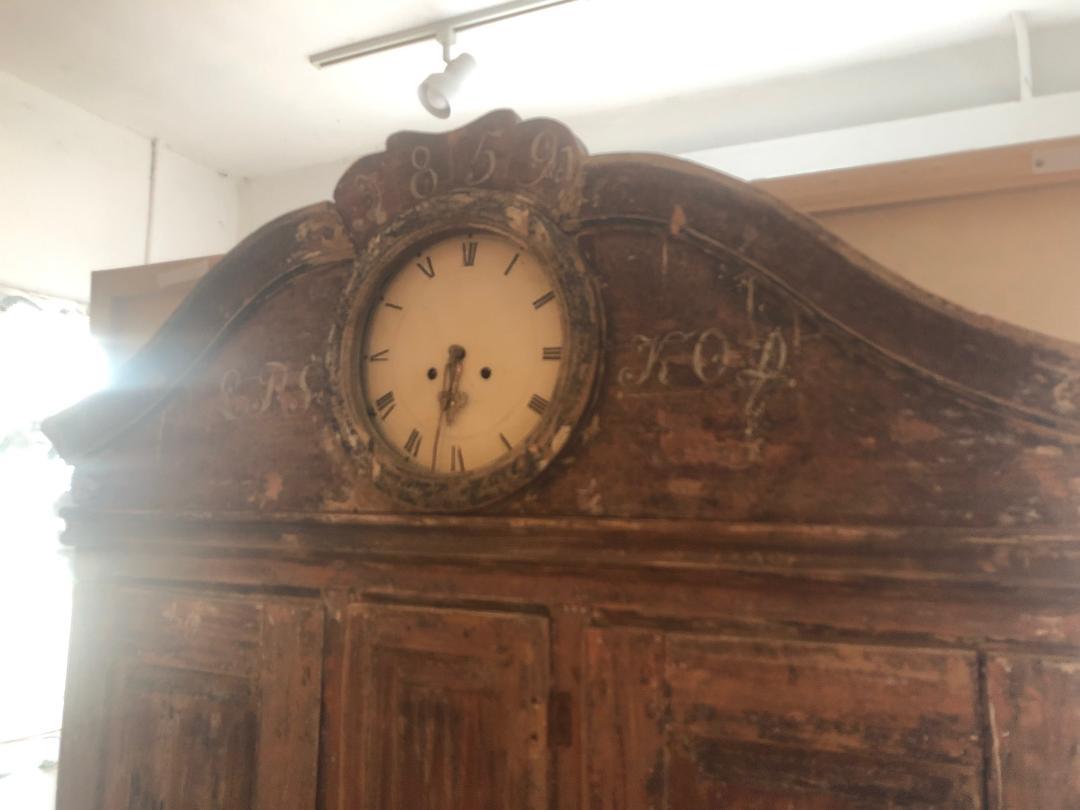 Rare Painted and Scraped Faux Grain Gustavian Clock Cabinet For Sale 8