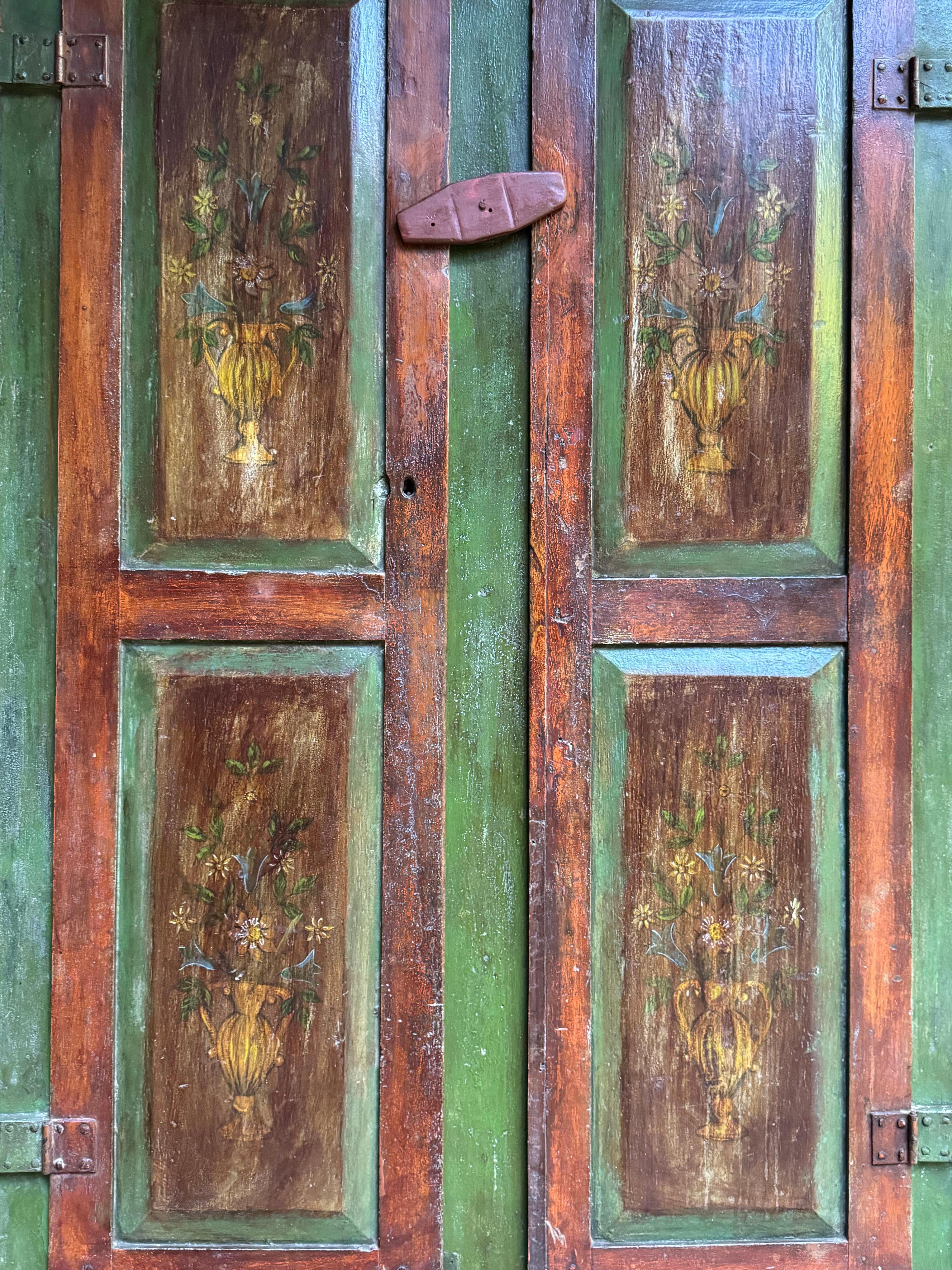 Raro armario pintado de Minas Gerais de principios del siglo XIX - Una joya vernácula en Bueno estado para la venta en Rio De Janeiro, BR