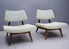 Seltenes Paar Jens-Risom-Lounge-Sessel aus den 1960er Jahren im „Playboy“-Stil aus Walnussholz, Mid-Century-Stil