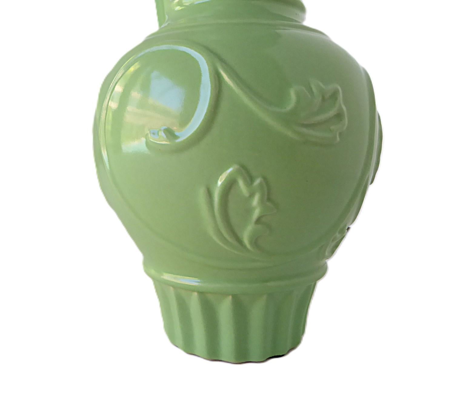 Seltenes Paar Art Deco TAC Trenton Art China Asiatisch inspirierte Keramikvasen, Art déco im Zustand „Hervorragend“ im Angebot in Miami, FL