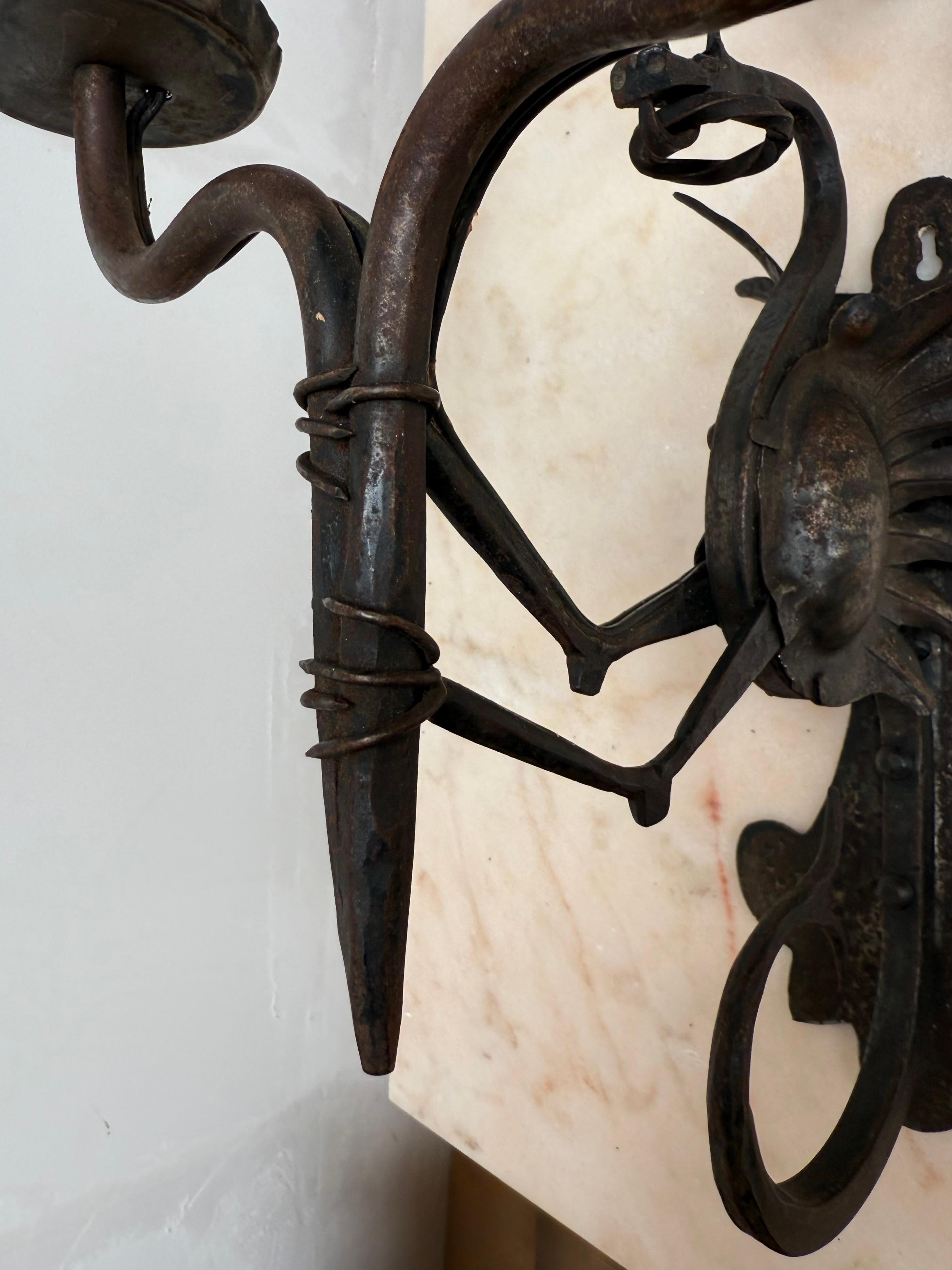 Rare Pair Artistic Design Hand Crafted Wrought Iron Dragon Wall Sconce Light in vendita 4