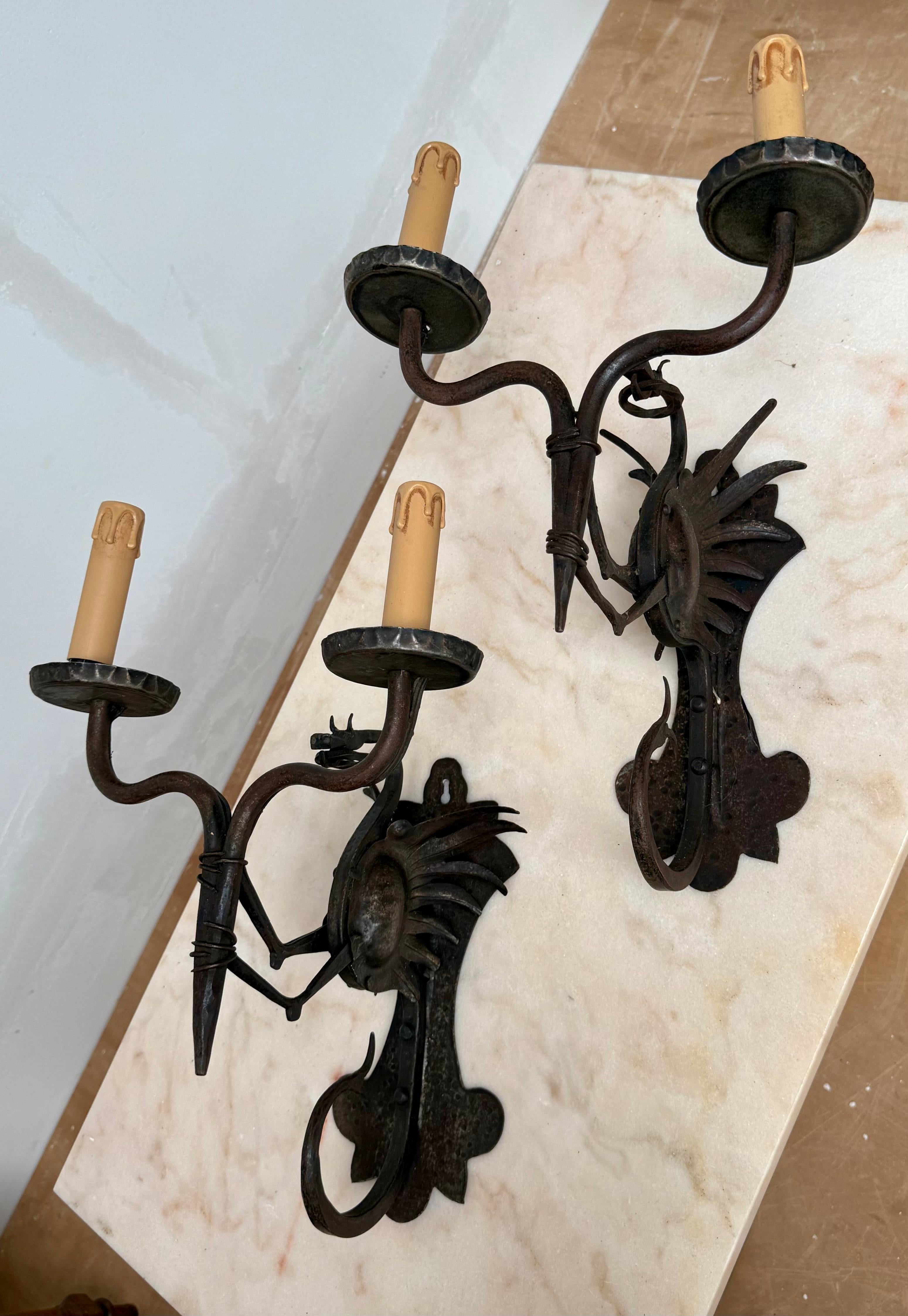 Rare Pair Artistic Design Hand Crafted Wrought Iron Dragon Wall Sconce Light in vendita 1