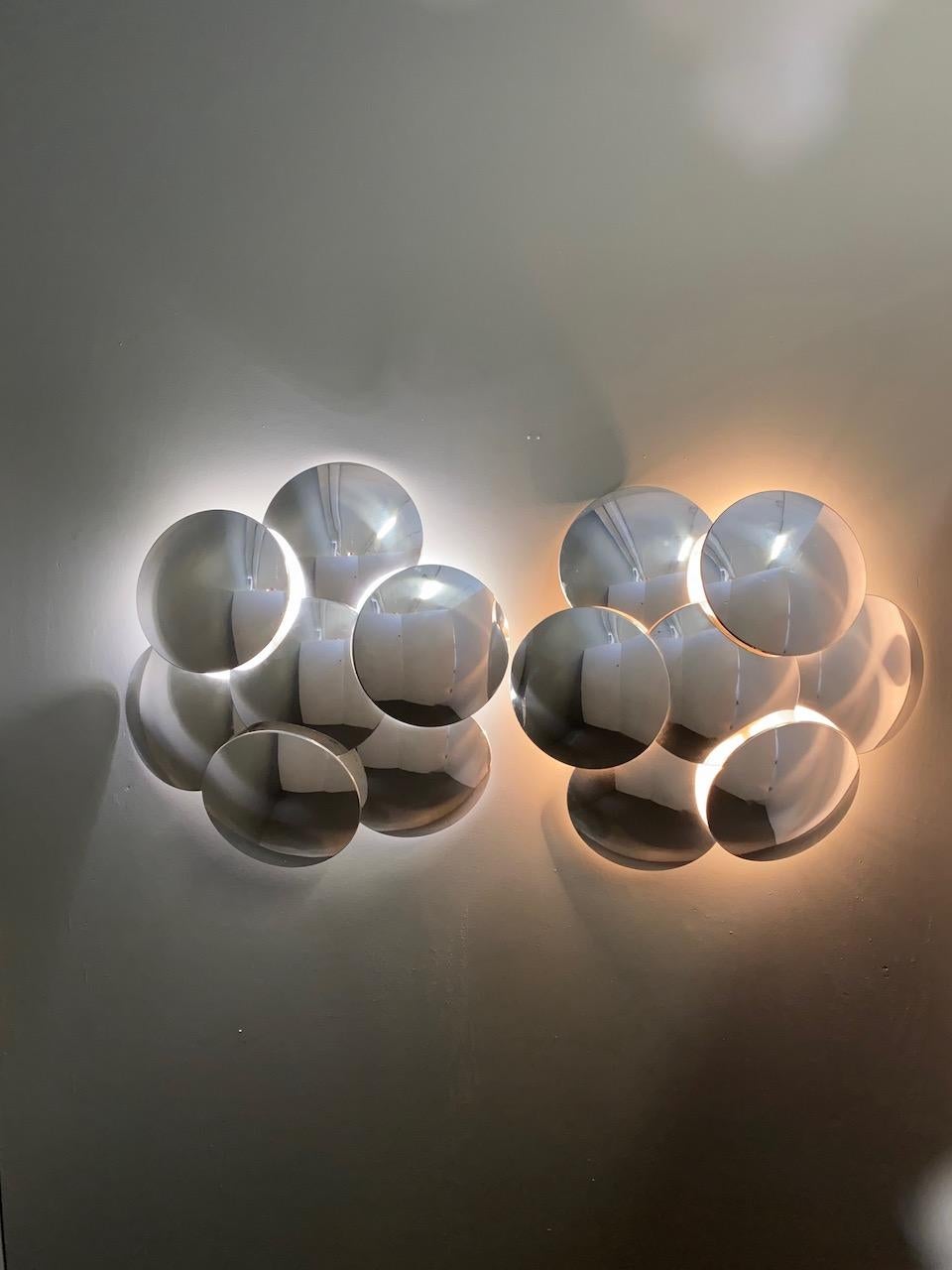 Rare Pair Big Reggiani Seven Convex Disc Wall Sconce, 1970s, Italy, Whit Label For Sale 3