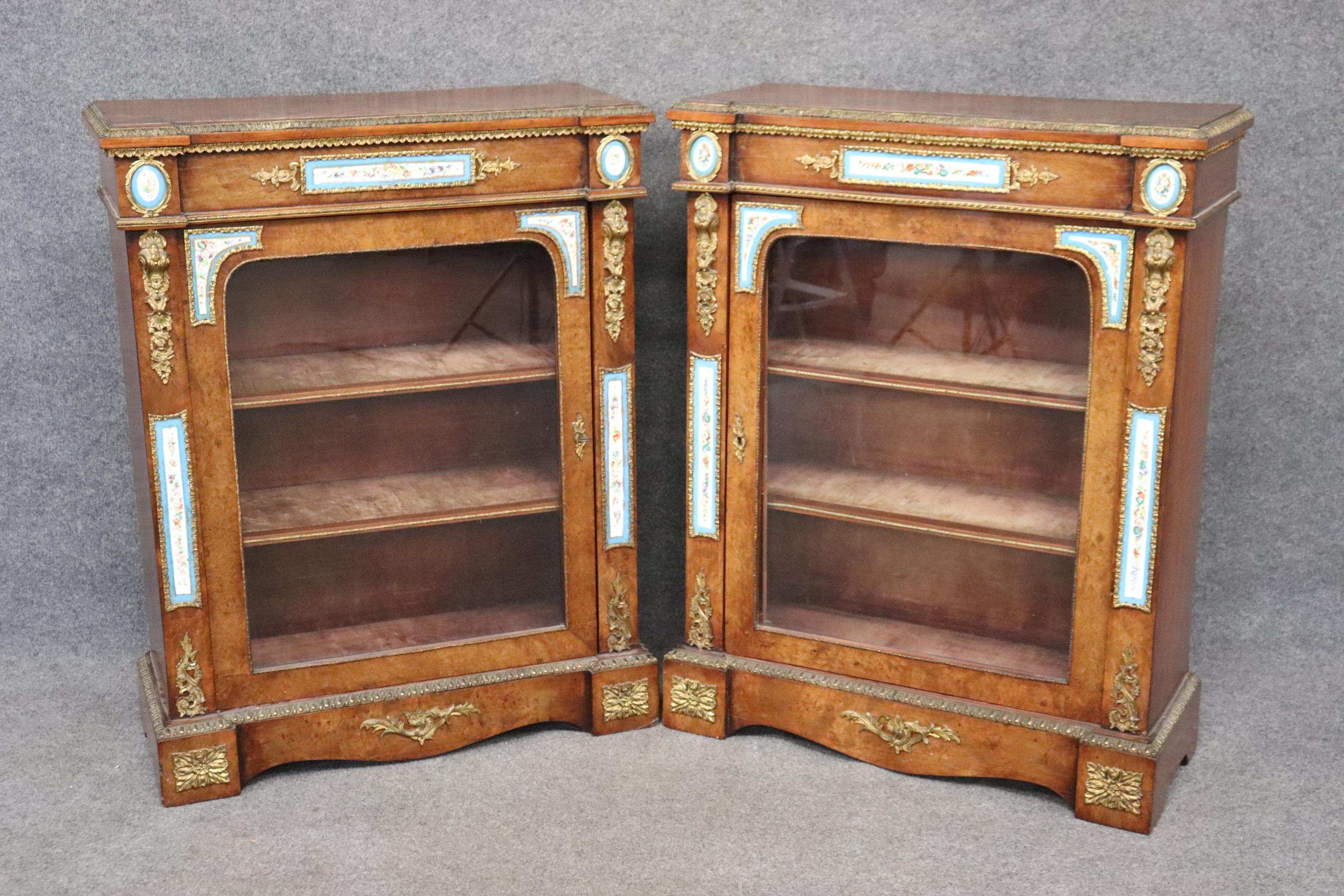 Rare Pair Burled Walnut and Porcelain Plaques and Bronze Ormolu In Good Condition For Sale In Swedesboro, NJ