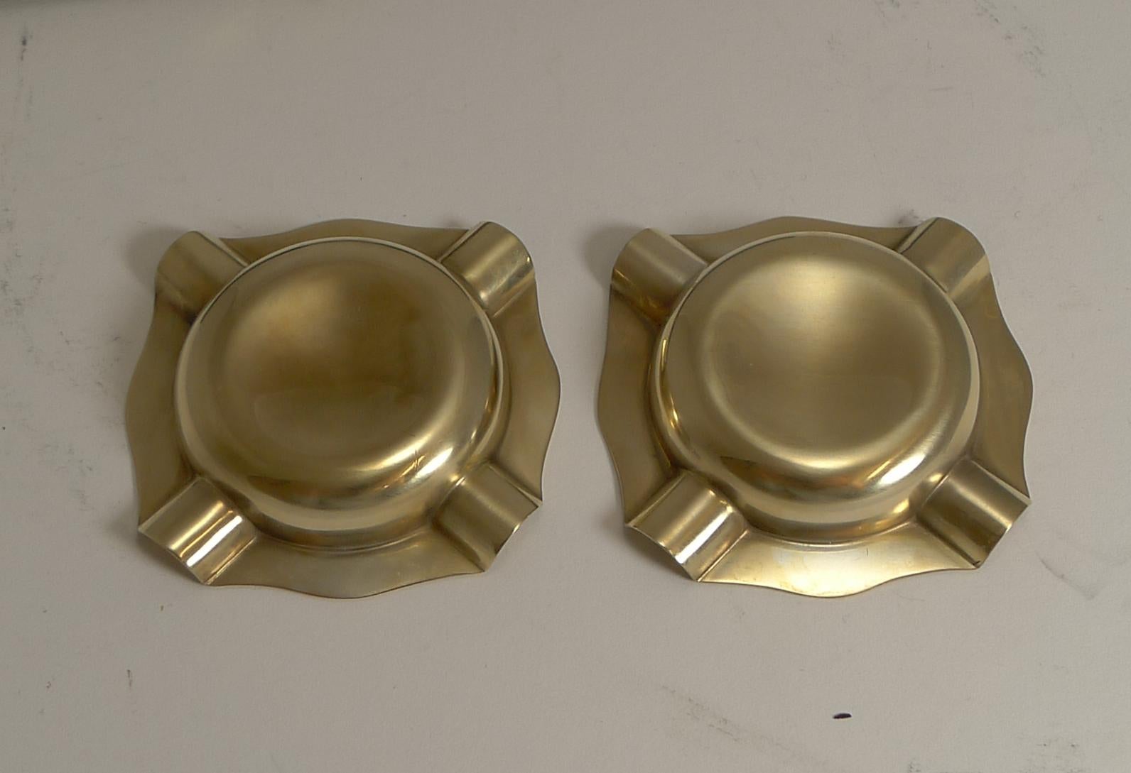 Early 20th Century Rare Pair of Cased Silver Gilt and Blue Guilloche Enamel Ashtrays, 1929