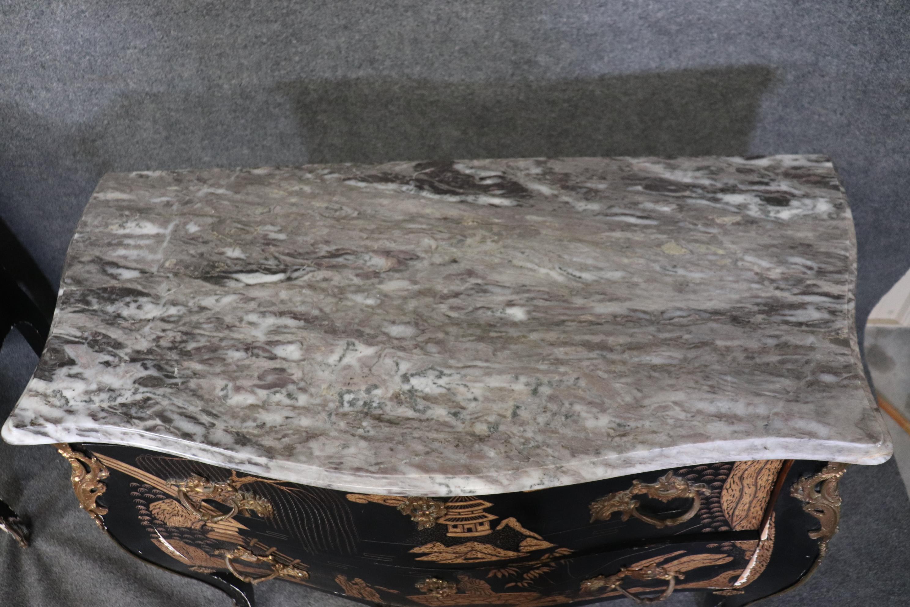 Seltenes Paar Koromandel geschnitzt Lack Mable Top Französisch Louis XV Stil Kommoden  im Zustand „Gut“ im Angebot in Swedesboro, NJ