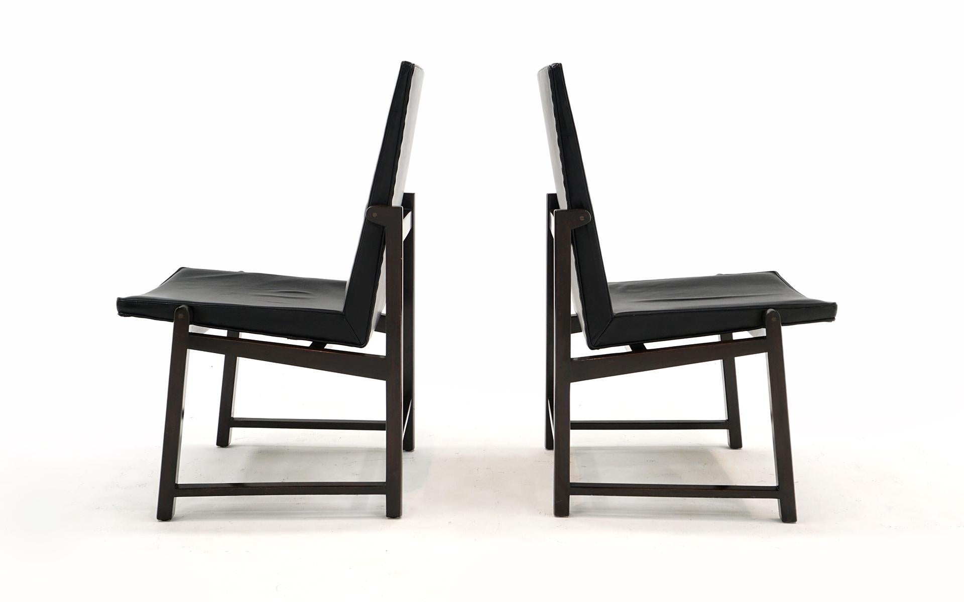 Rare Pair Dunbar Dining Chairs in Original Black Leather, Mahogany Frames, Signed In Good Condition For Sale In Kansas City, MO