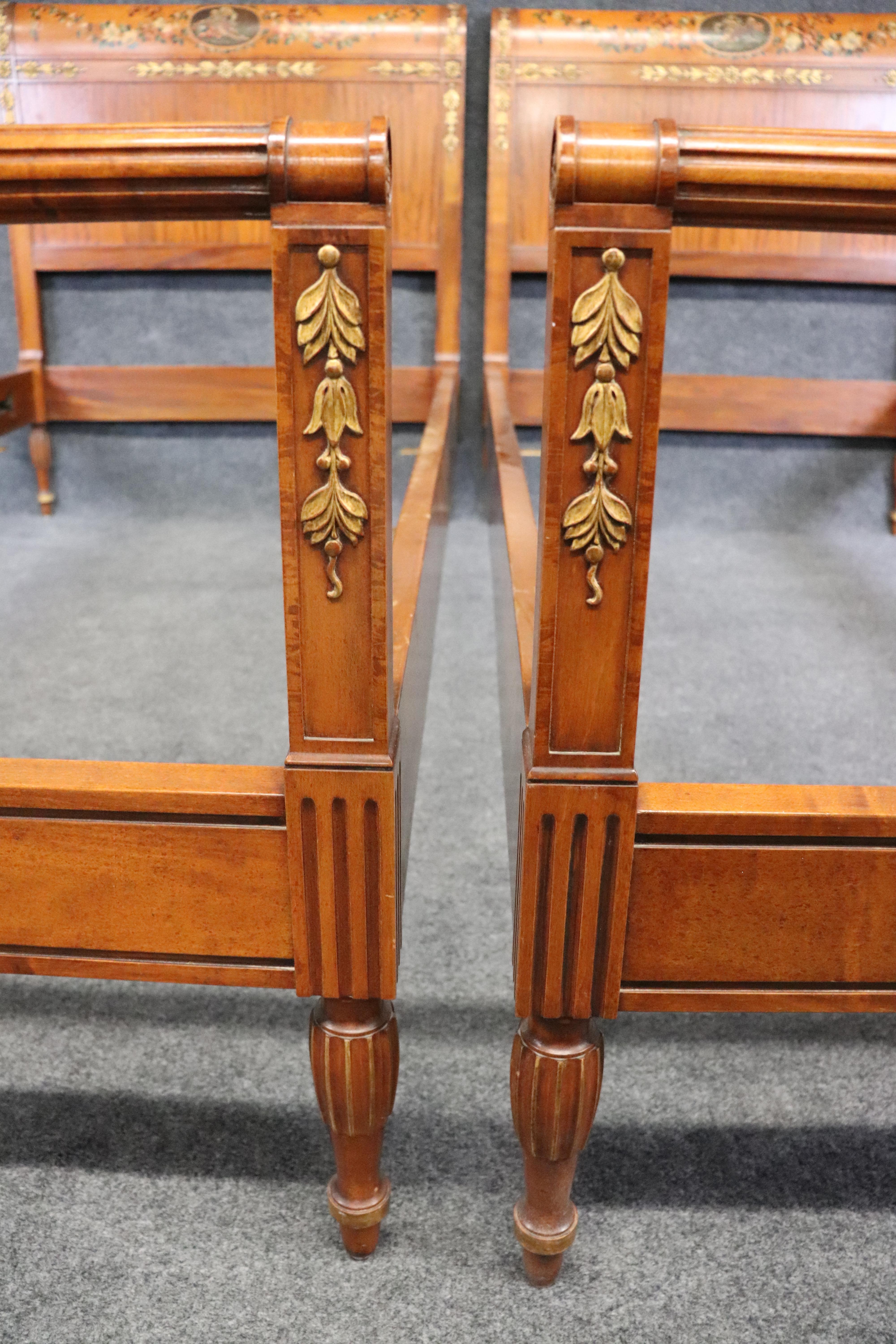 Rare Pair English Satinwood Paint Decorated Adams Style Twin Single Size Beds In Good Condition For Sale In Swedesboro, NJ