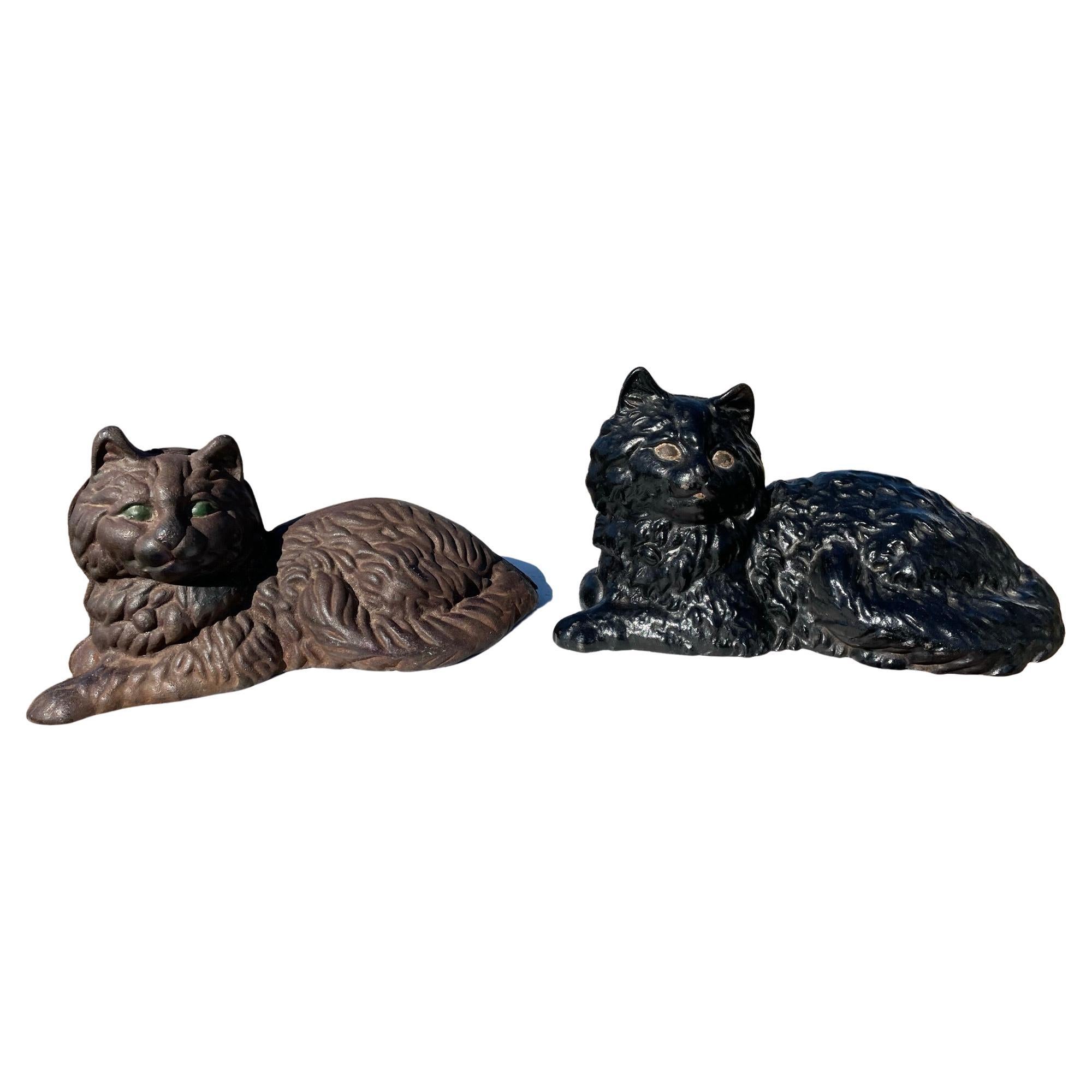 Seltenes Paar feiner alter schwarzer und brauner Gartenkatzen im Vintage-Stil im Angebot