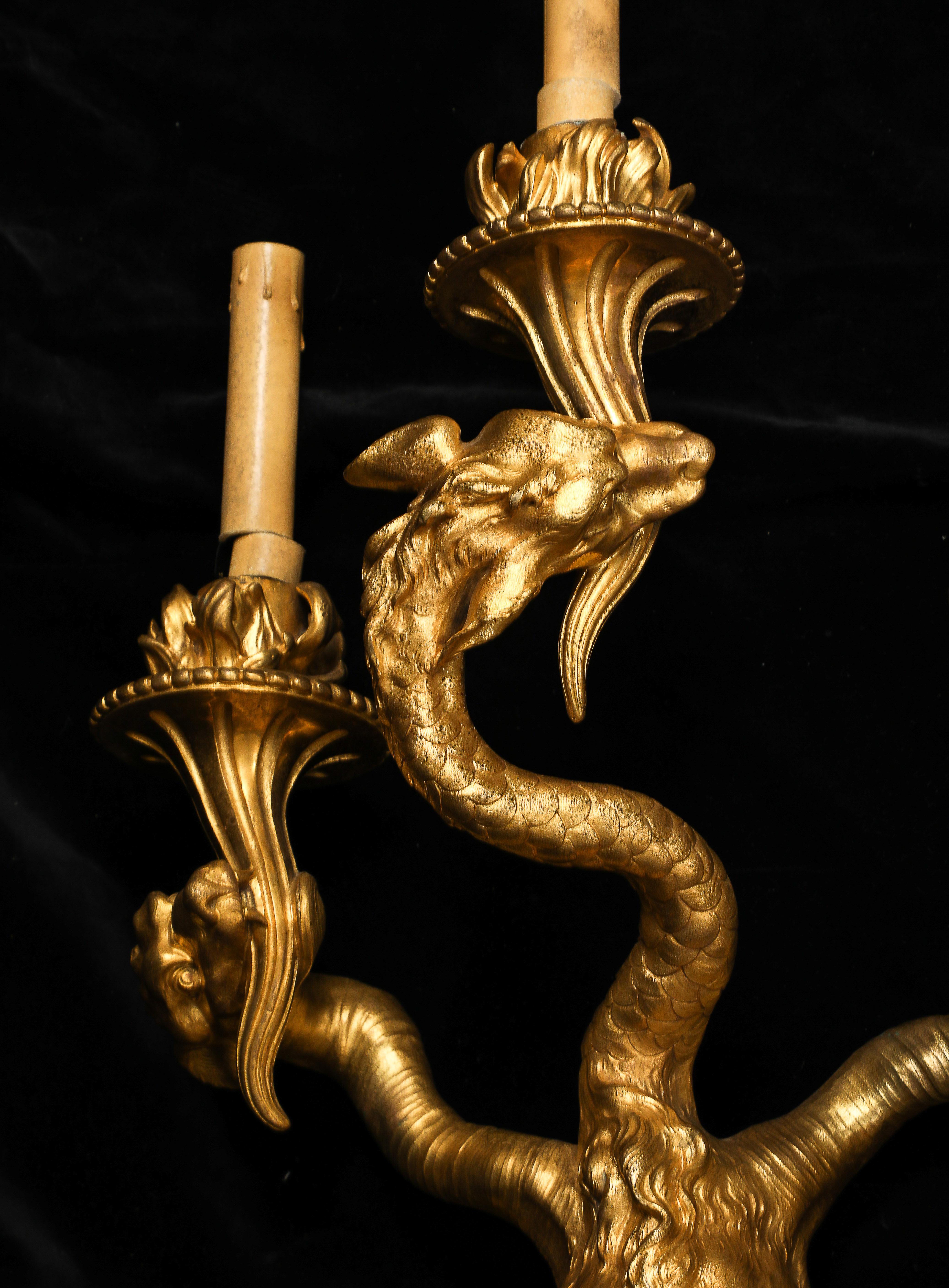 Rara coppia di candelabri francesi a 3 bracci con tripla testa di drago in ormolu, Nicolas Pineau in vendita 2