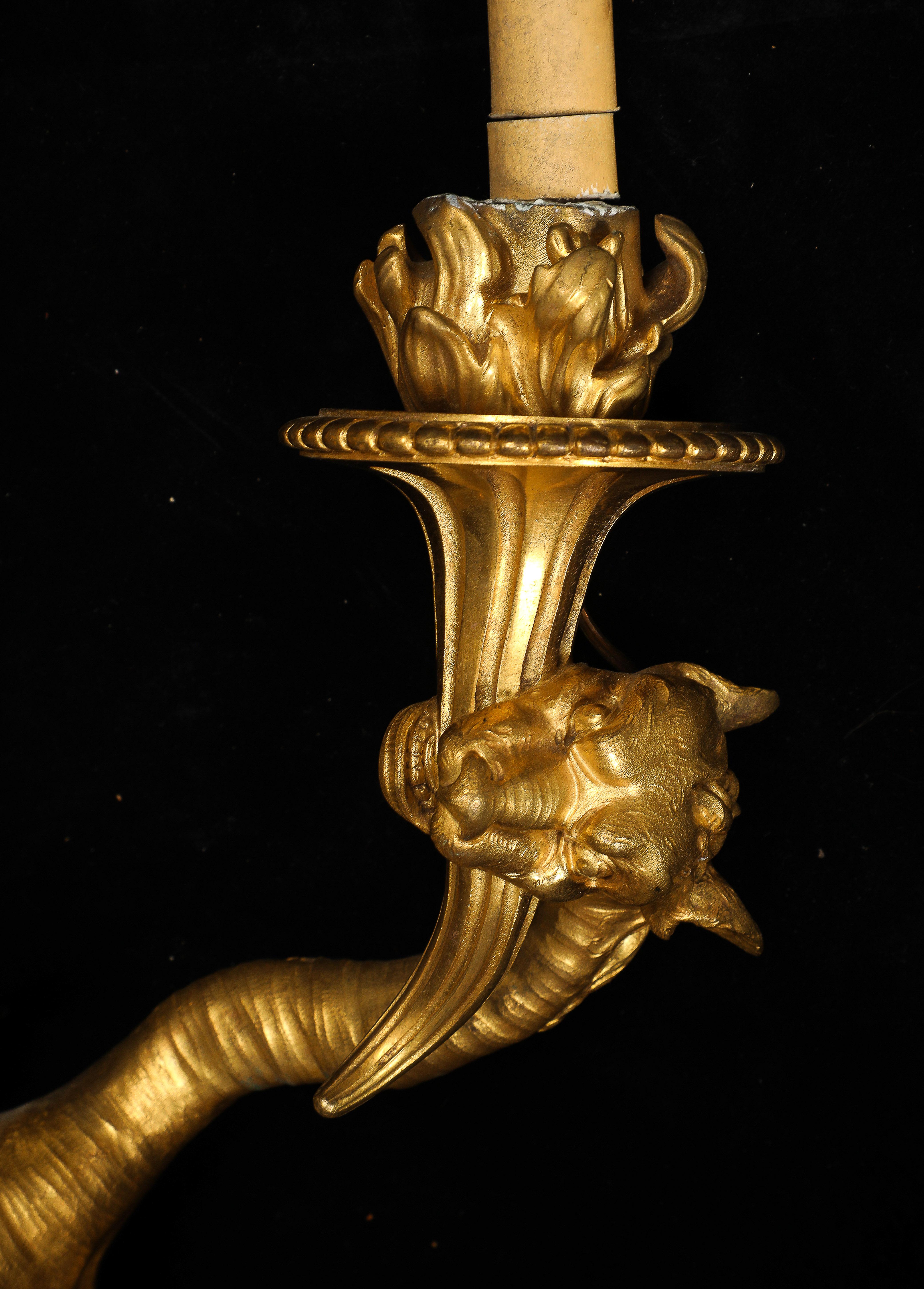 Rara coppia di candelabri francesi a 3 bracci con tripla testa di drago in ormolu, Nicolas Pineau in vendita 11