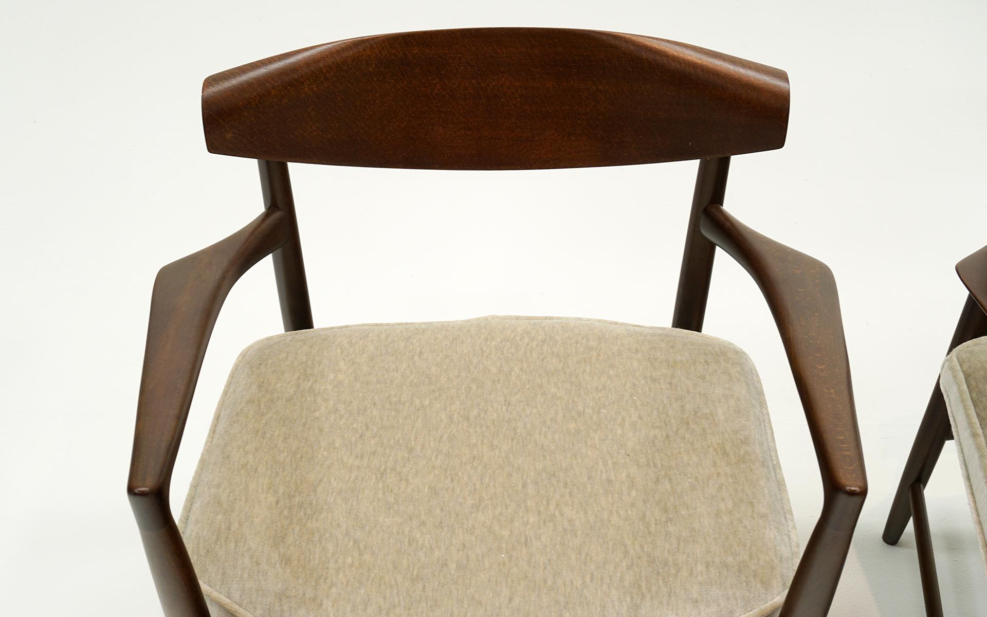 Scandinave moderne Paire de fauteuils Kofod Larsen en excellent état. en vente