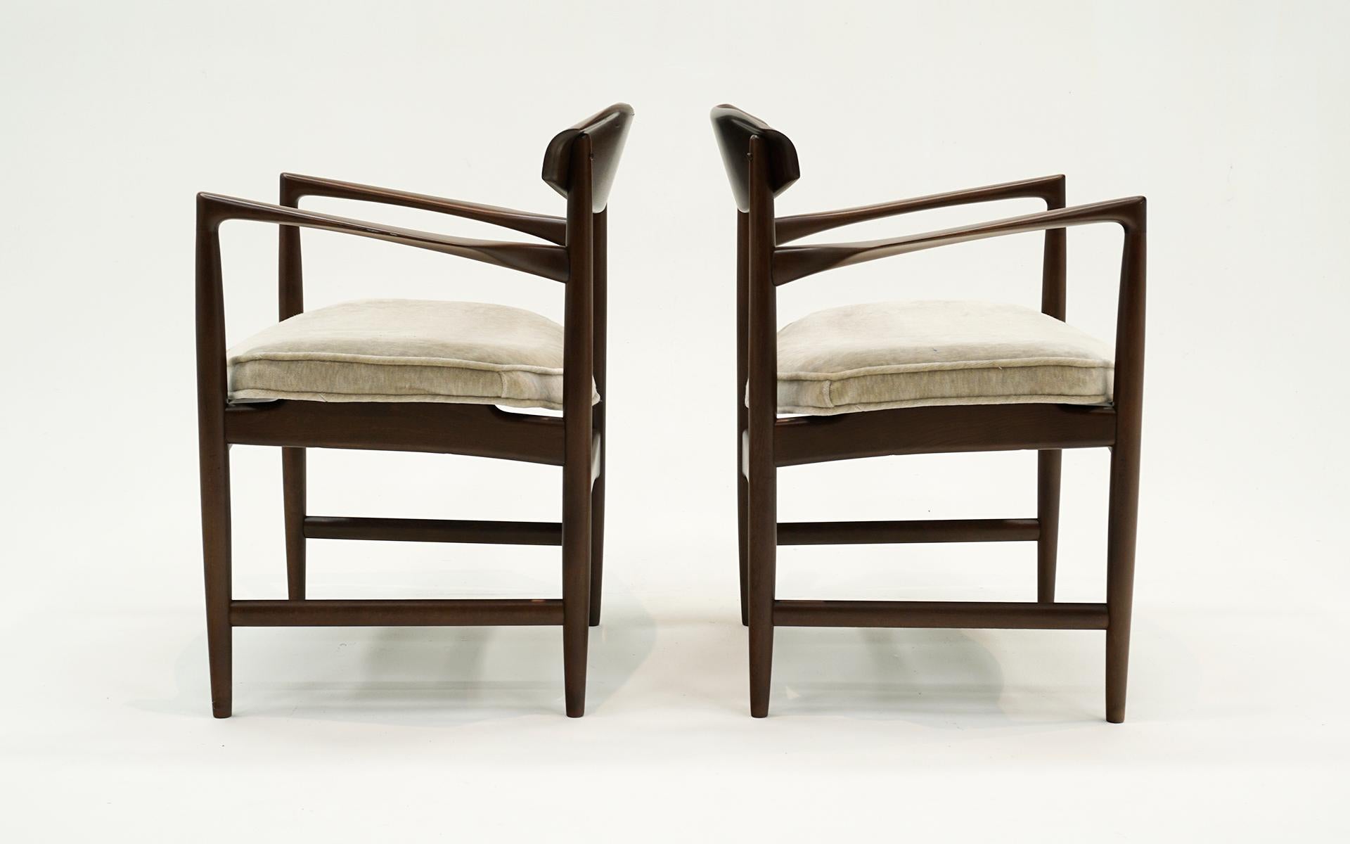 Tissu d'ameublement Paire de fauteuils Kofod Larsen en excellent état. en vente