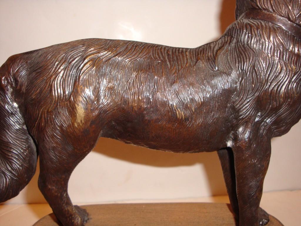 Inconnu Rare paire de grandes sculptures de statue de chien lévrier en bronze / bouchon de porte en bois en vente