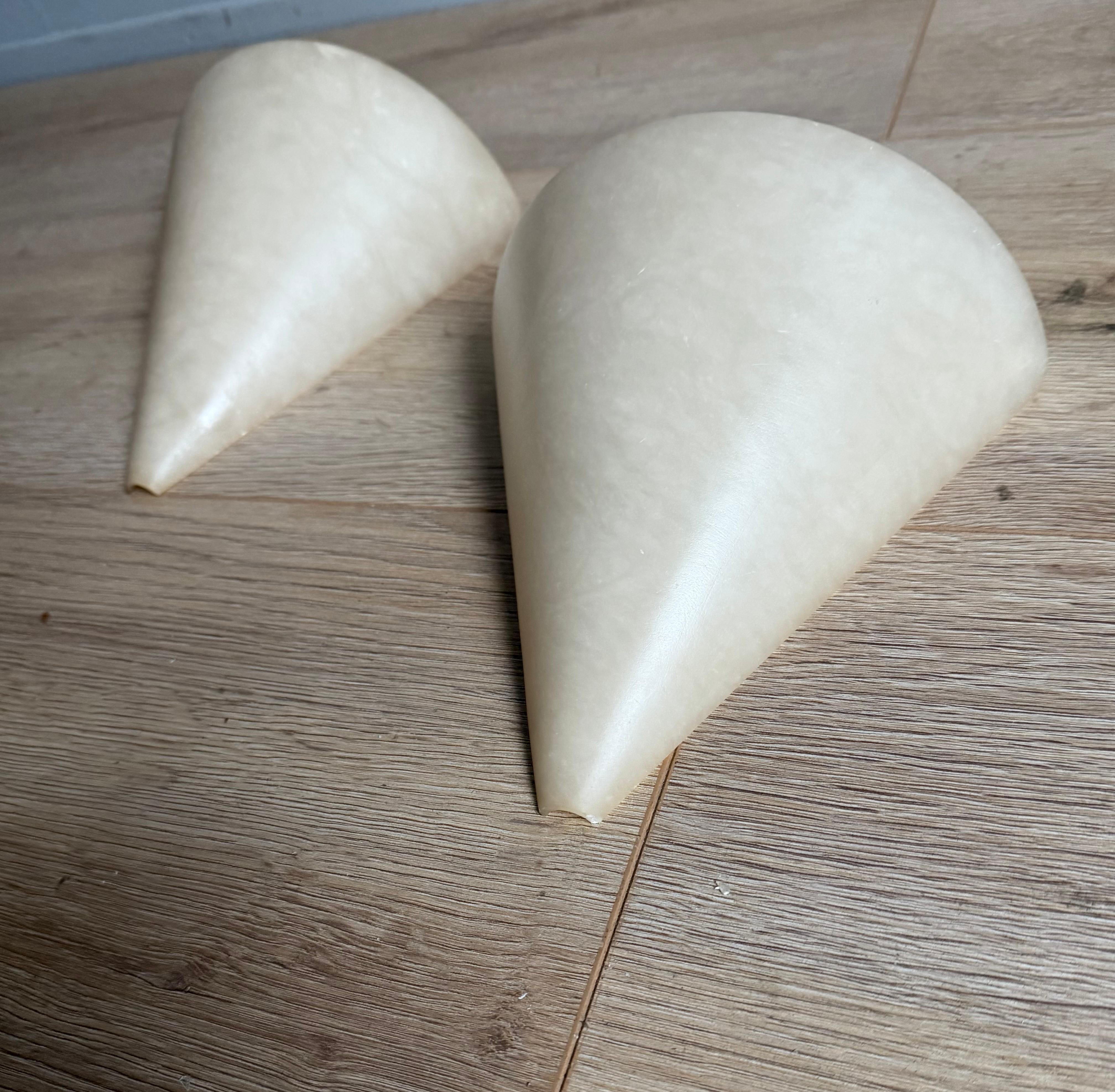 Rare Pair Midcentury Modern, Art Deco Style Cone-Shaped Alabaster Wall Sconces en venta 3