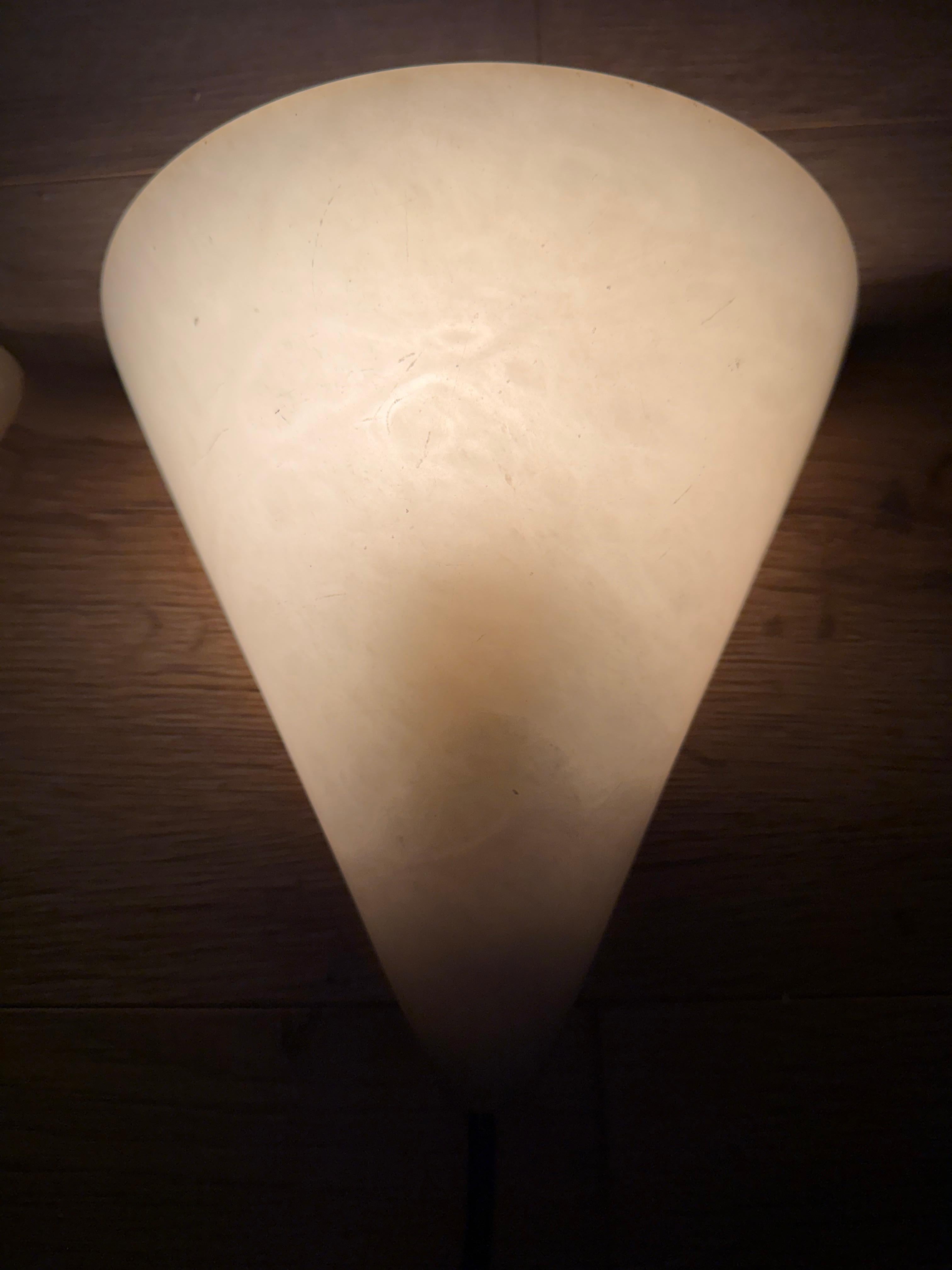 Rare Pair Midcentury Modern, Art Deco Style Cone-Shaped Alabaster Wall Sconces en venta 10