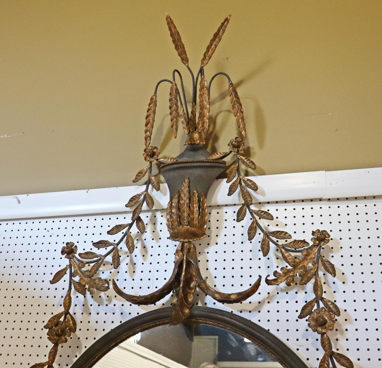 Seltene Paar Monumental 80 Zoll Messing Adams Stil Floral Oval Spiegel CIRCA 1900 im Zustand „Gut“ im Angebot in Swedesboro, NJ