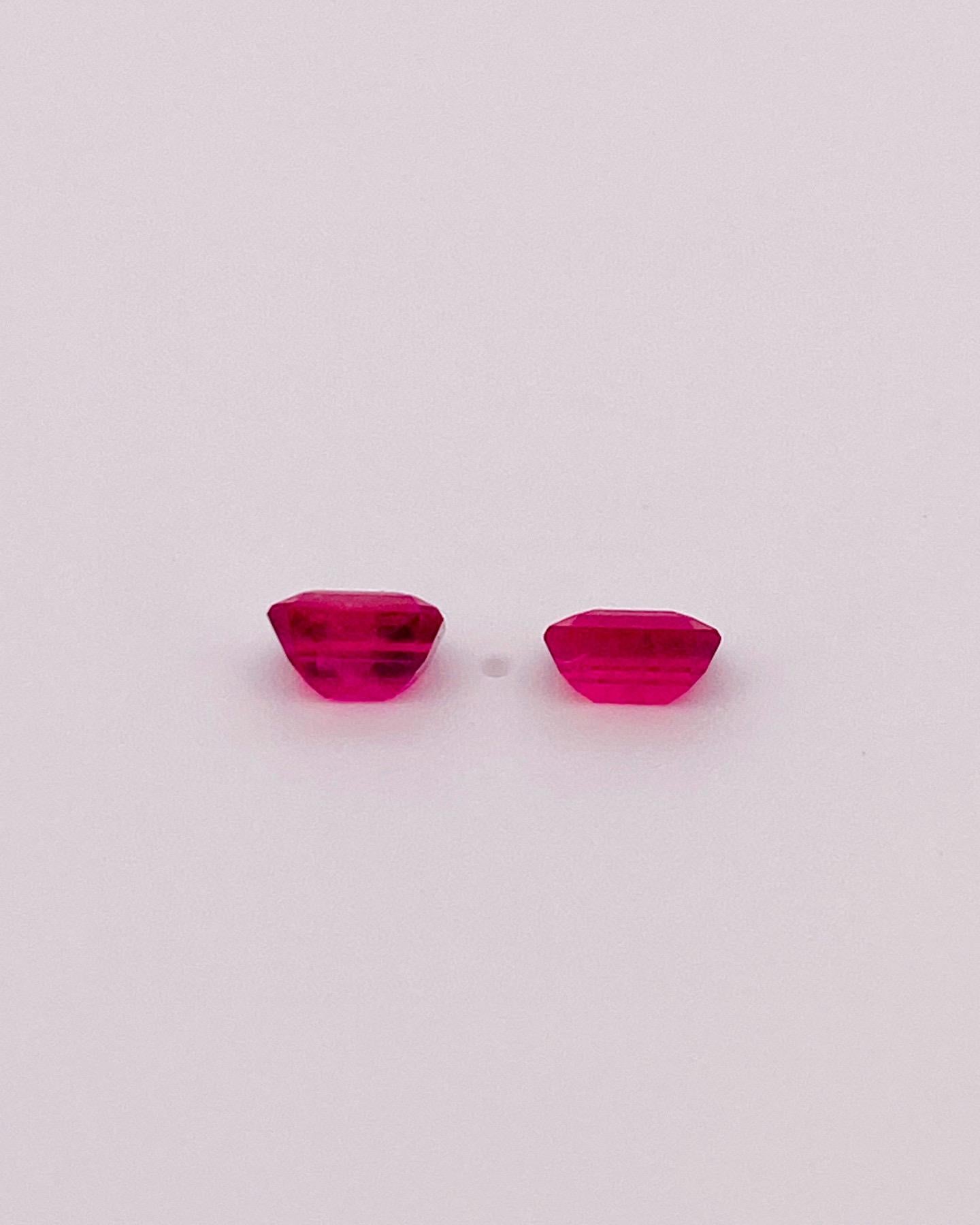 Taglio smeraldo Rara coppia di gemme di smeraldo berillo rosso naturale 0,33/2 ct Colore rosso, purezza pulita in vendita