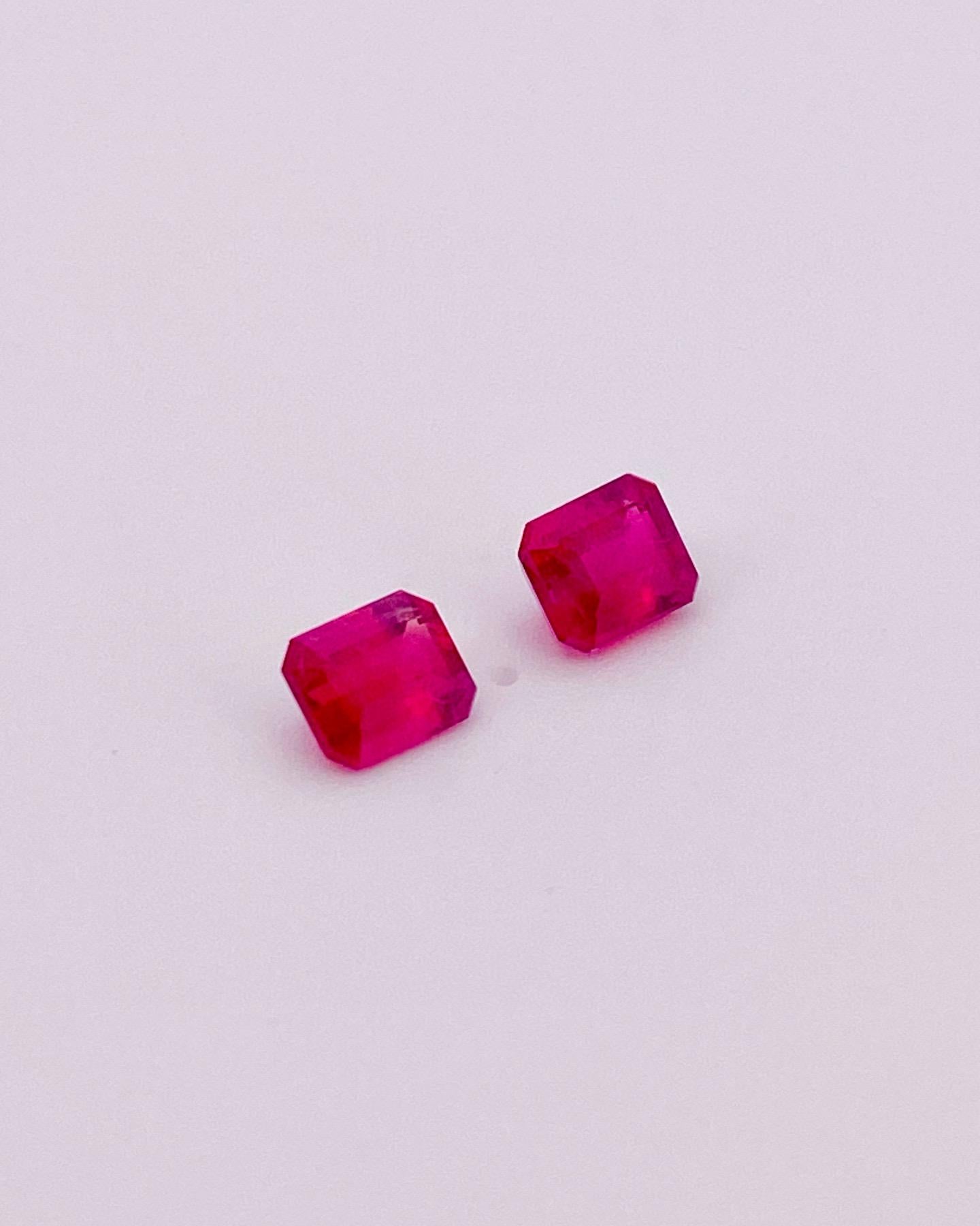 Rara coppia di gemme di smeraldo berillo rosso naturale 0,33/2 ct Colore rosso, purezza pulita In condizioni Nuovo in vendita a bangkok, TH