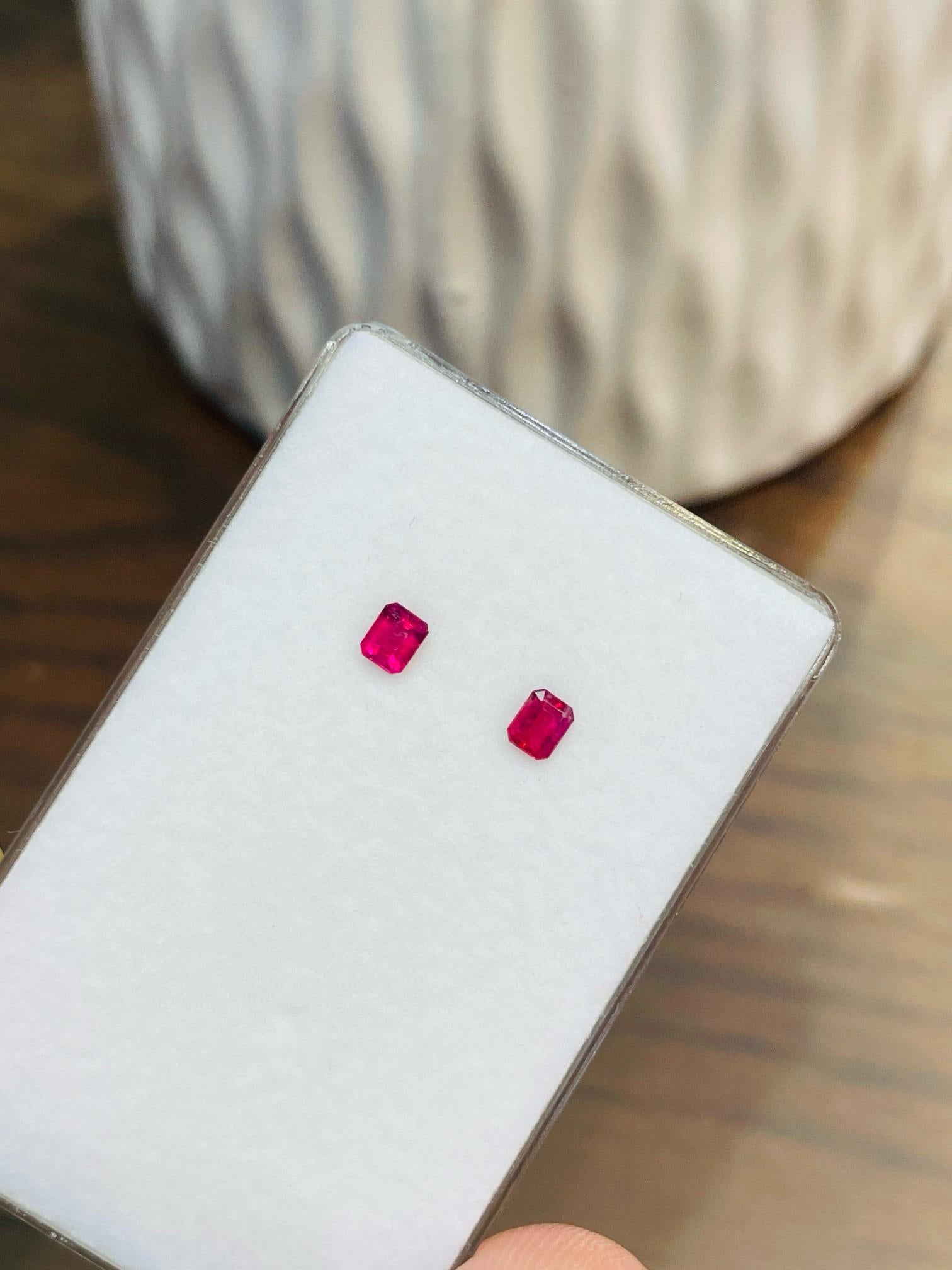 da uomo o donna Rara coppia di gemme di smeraldo berillo rosso naturale 0,33/2 ct Colore rosso, purezza pulita in vendita
