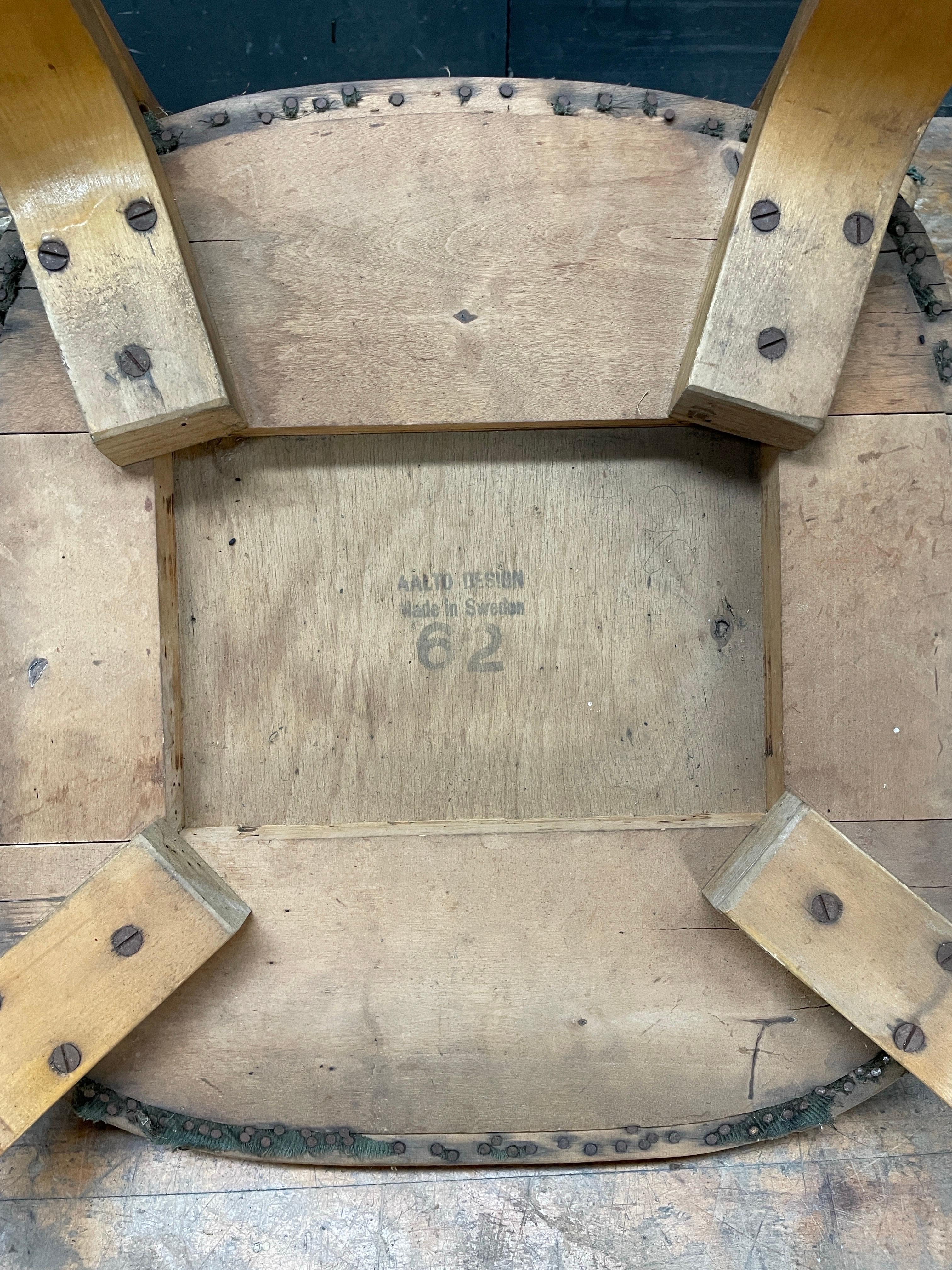 Raro par de sillas de comedor Nº 62 de Alvar Aalto para Finsven, Finlandia c.1934 en venta 10
