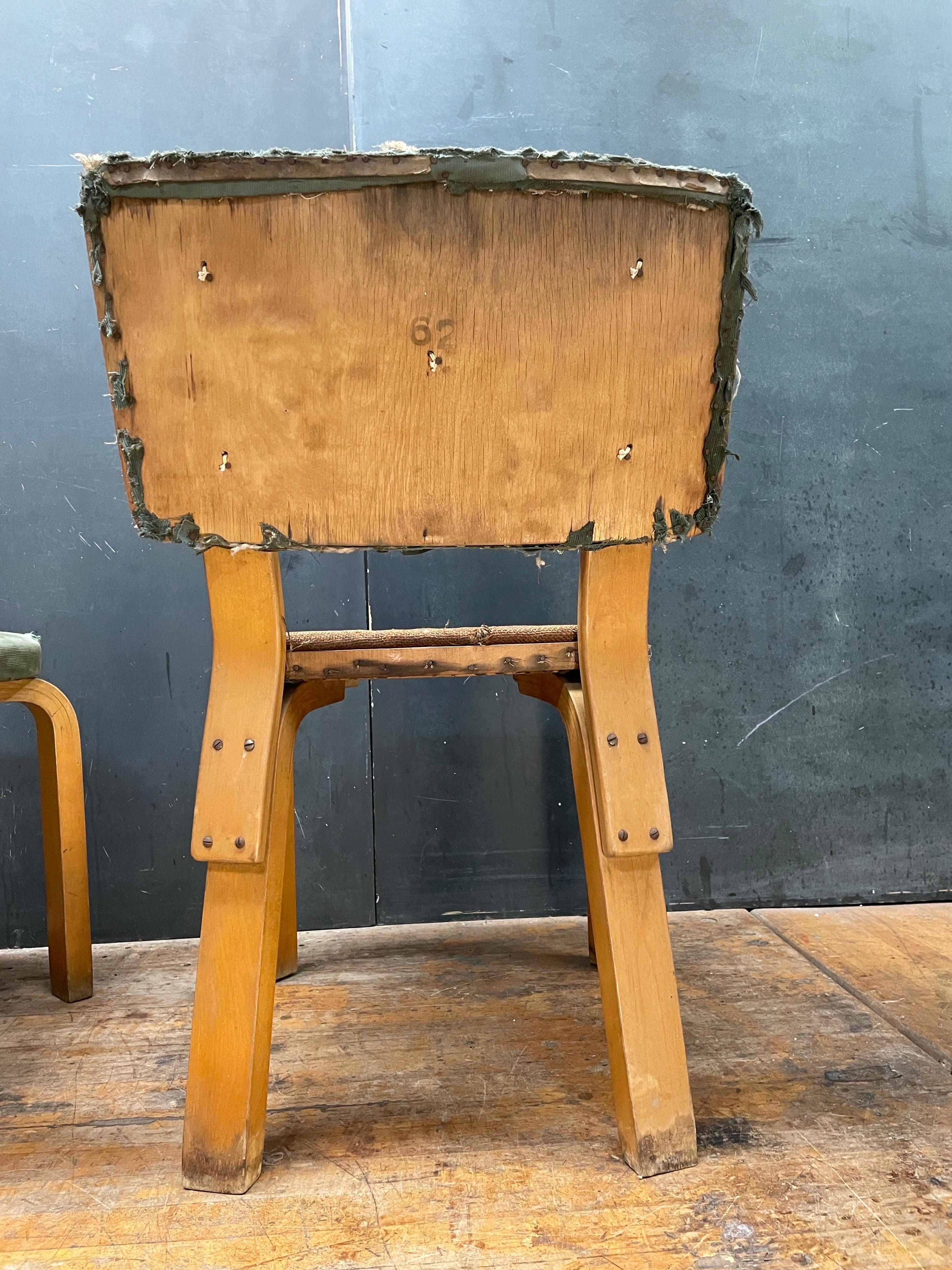 Raro par de sillas de comedor Nº 62 de Alvar Aalto para Finsven, Finlandia c.1934 Hecho a mano en venta