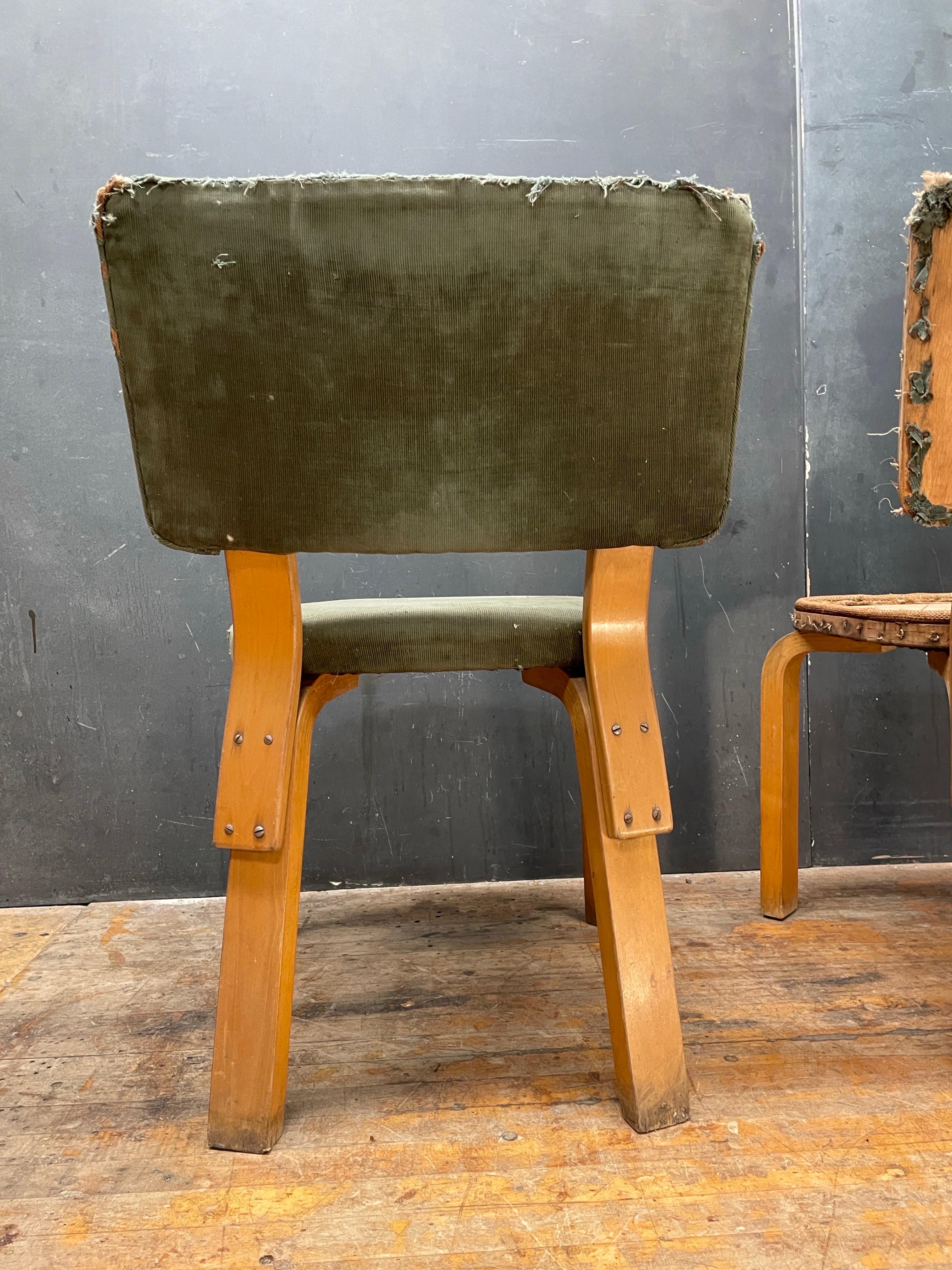 Raro par de sillas de comedor Nº 62 de Alvar Aalto para Finsven, Finlandia c.1934 Madera curvada en venta