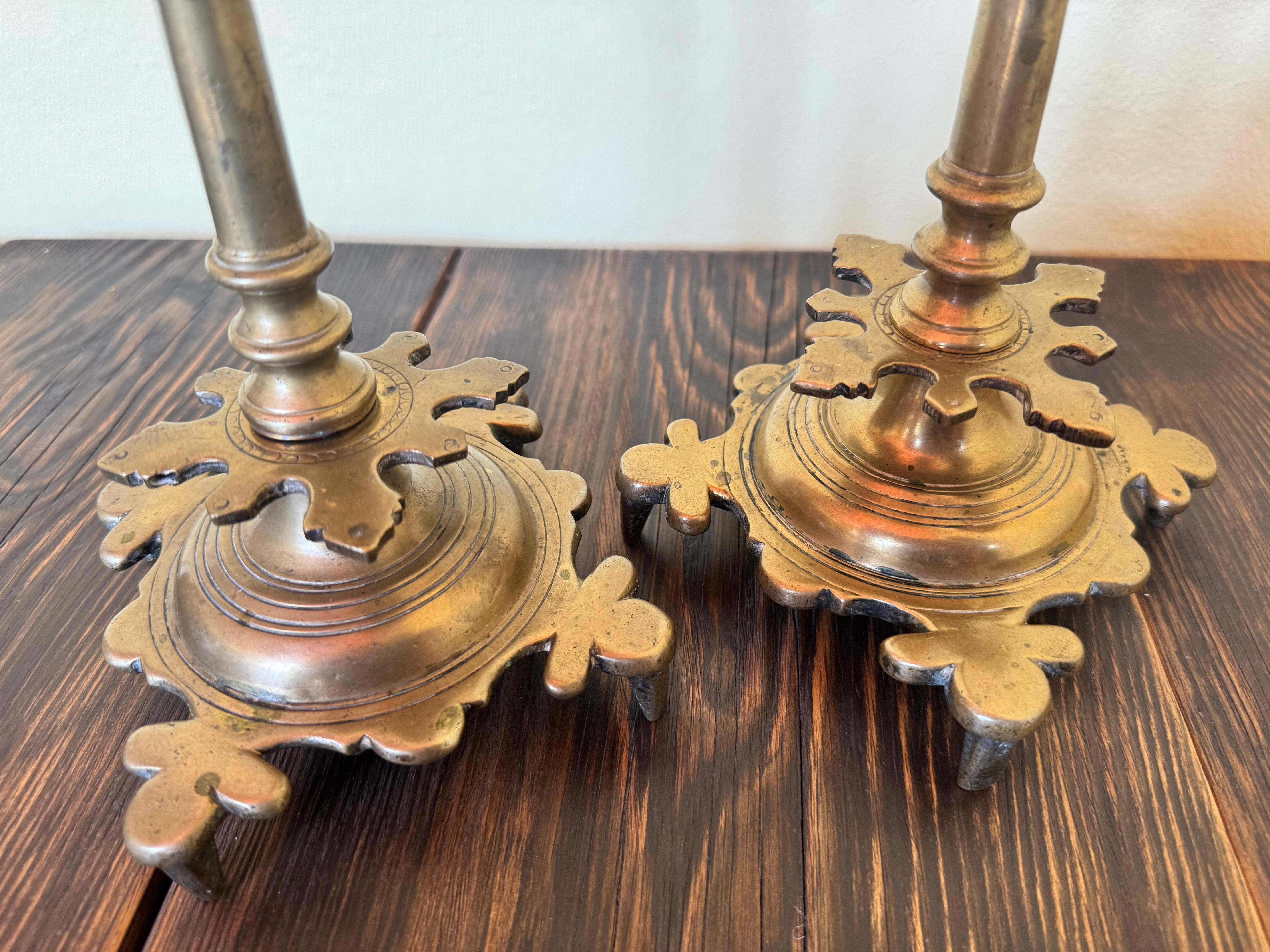 Moulage Rare paire de chandeliers Renaissance en bronze du XVIe siècle provenant de Bohemia en vente