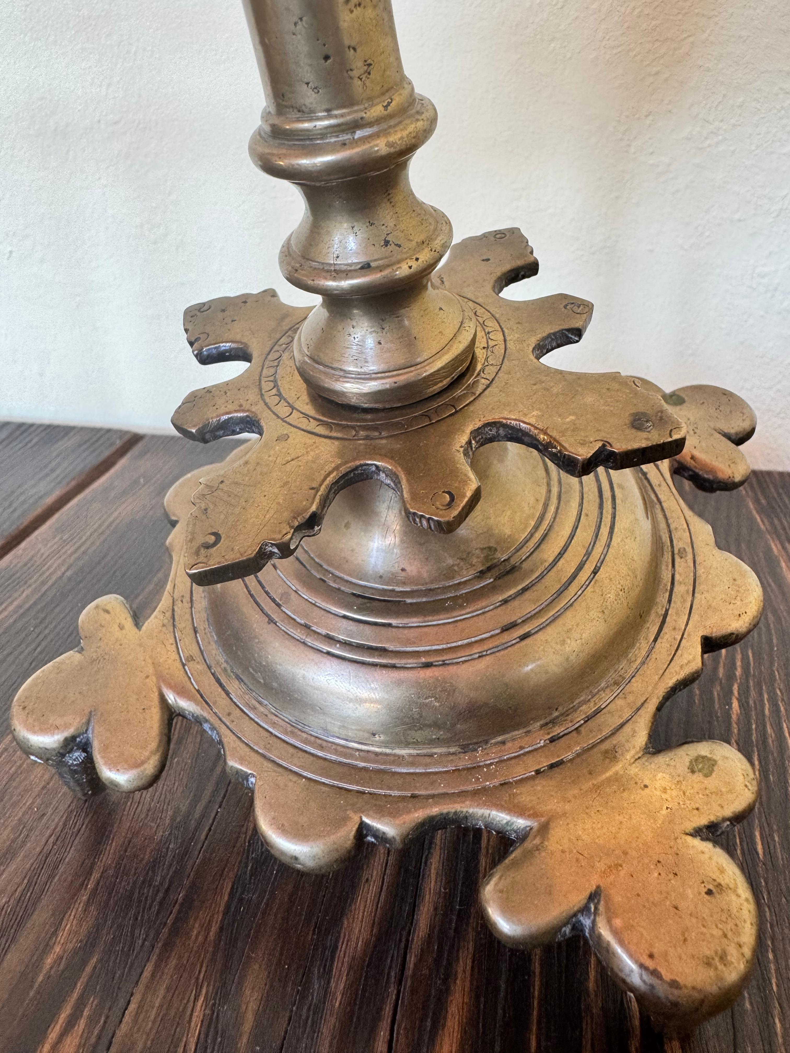Rare paire de chandeliers Renaissance en bronze du XVIe siècle provenant de Bohemia en vente 1