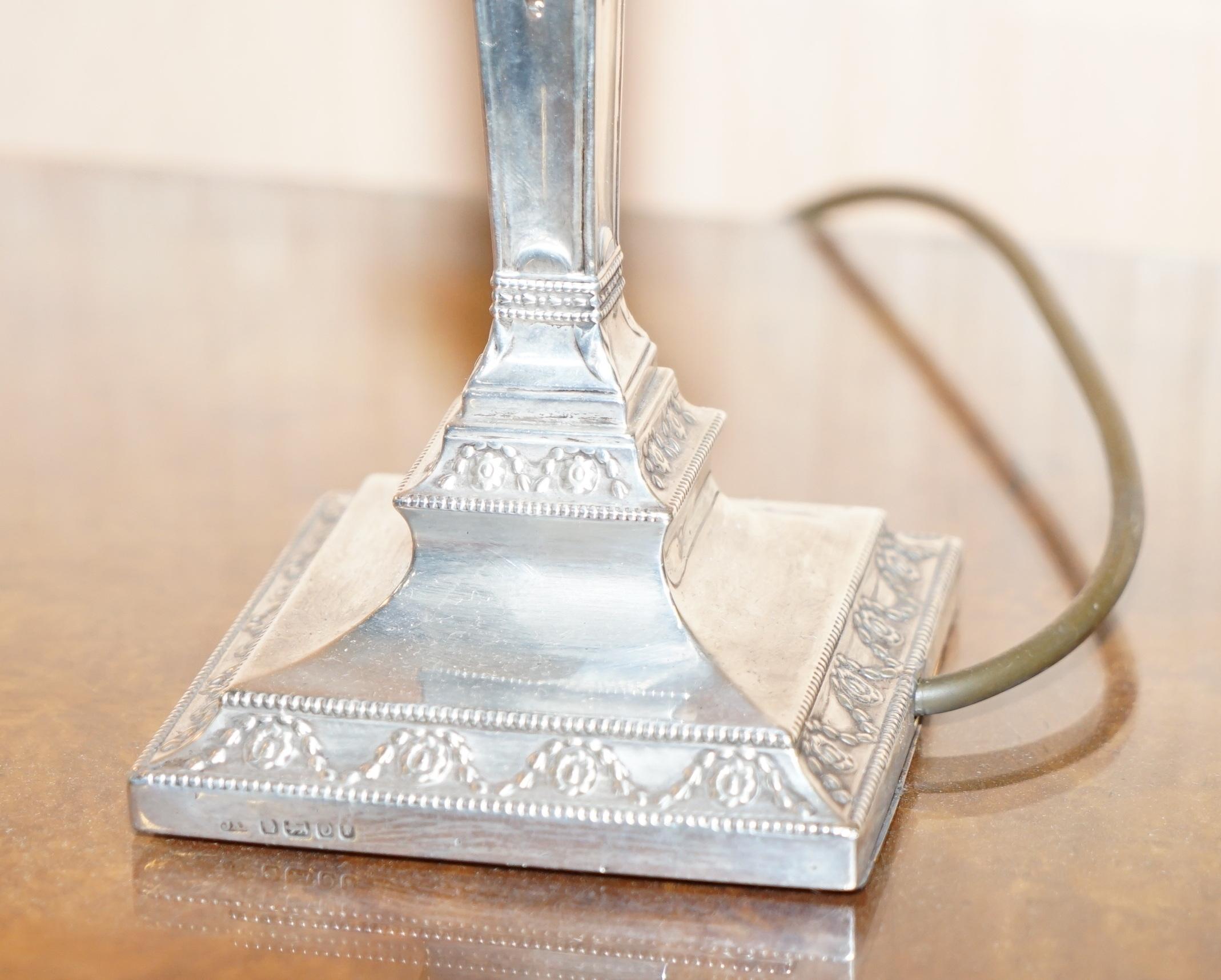 Rara coppia di lampade a candeliere corinzie in argento sterling James Bembridge del 1879 in vendita 2
