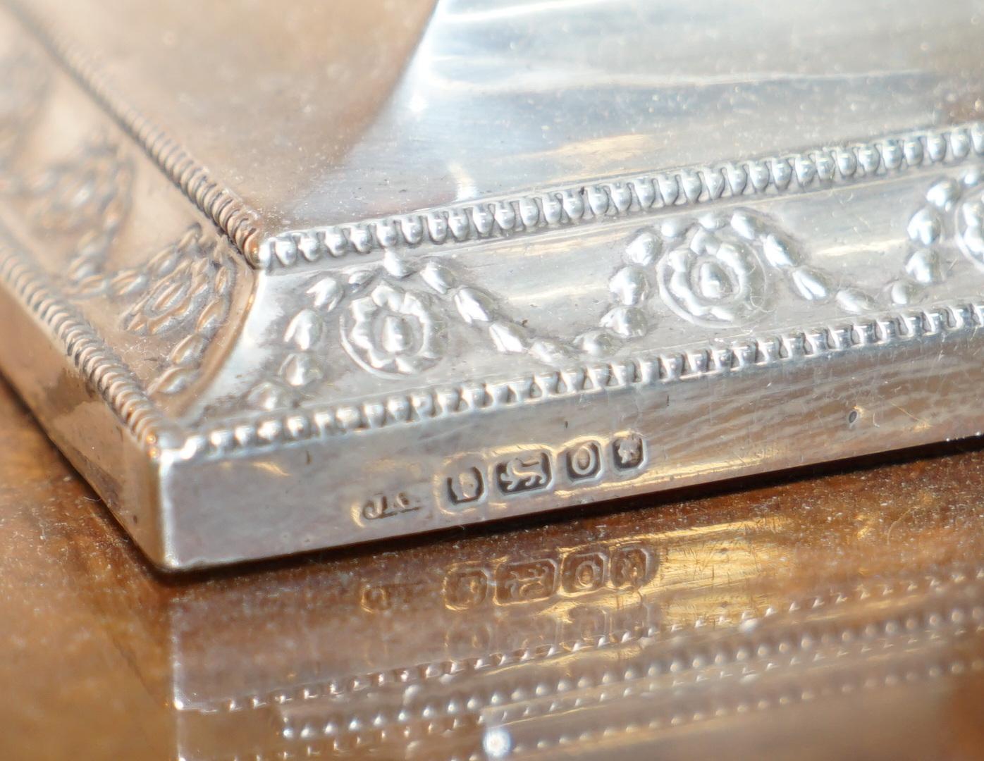 Rara coppia di lampade a candeliere corinzie in argento sterling James Bembridge del 1879 in vendita 3