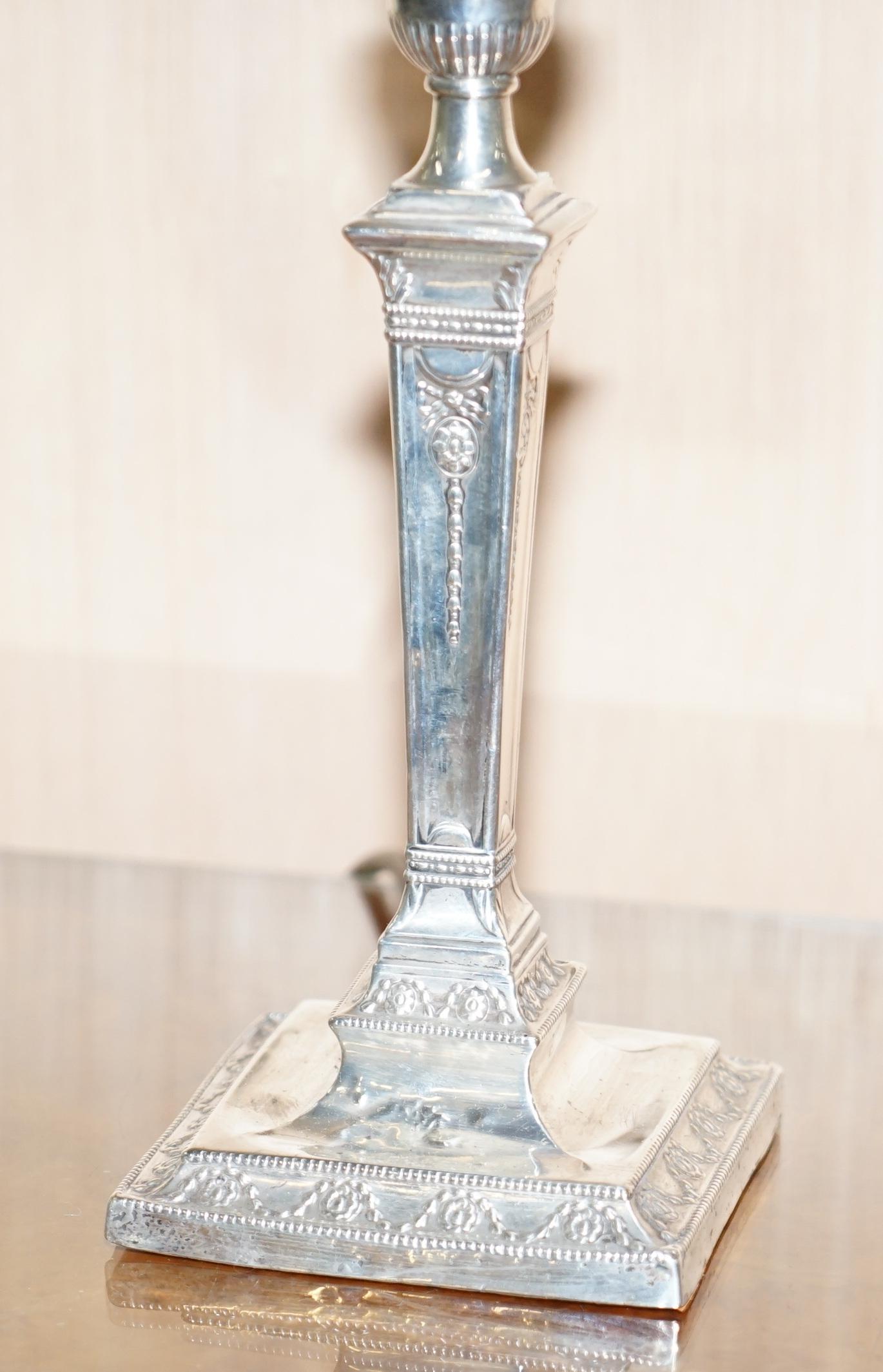 Rara coppia di lampade a candeliere corinzie in argento sterling James Bembridge del 1879 in vendita 9
