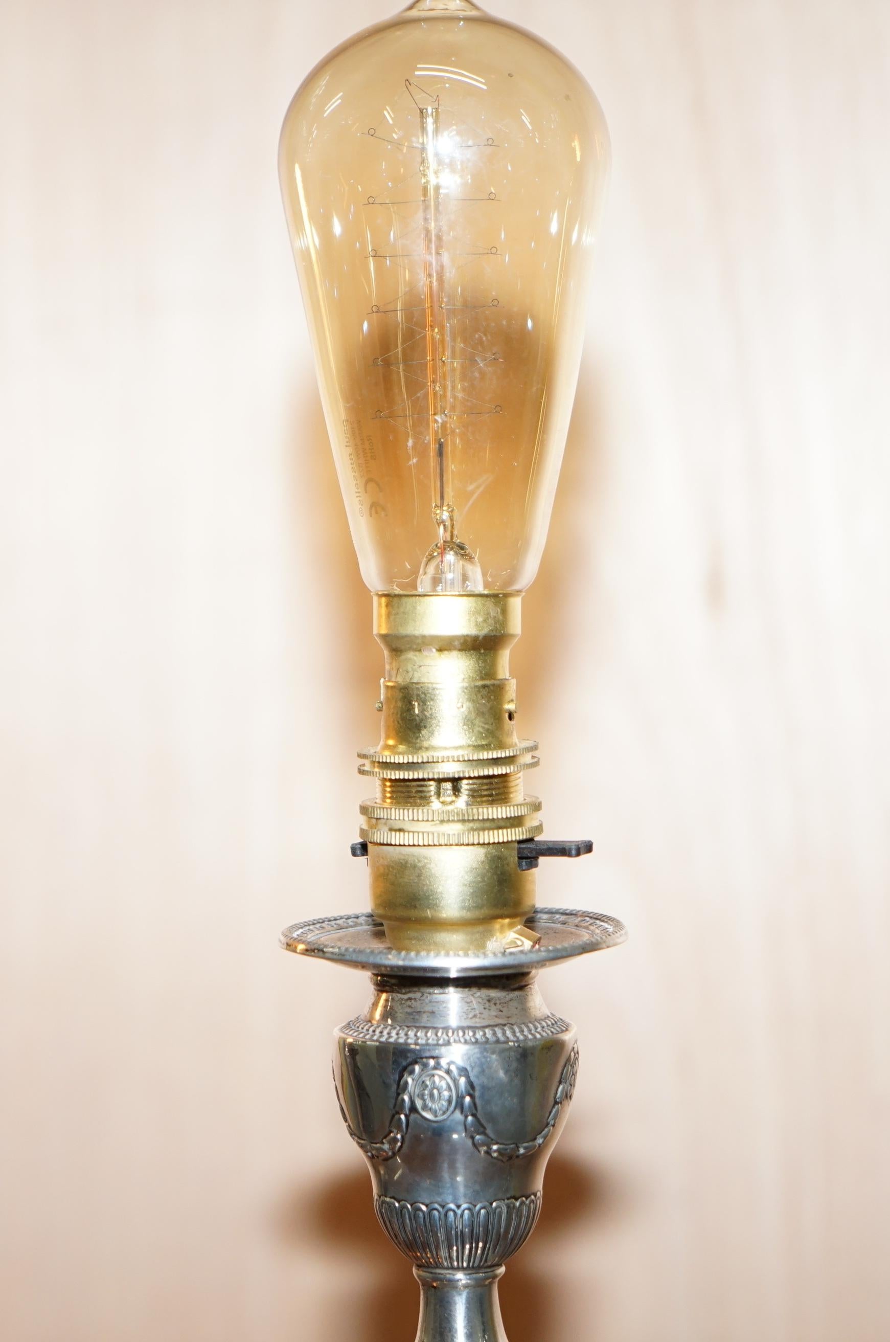 Rara coppia di lampade a candeliere corinzie in argento sterling James Bembridge del 1879 in vendita 1