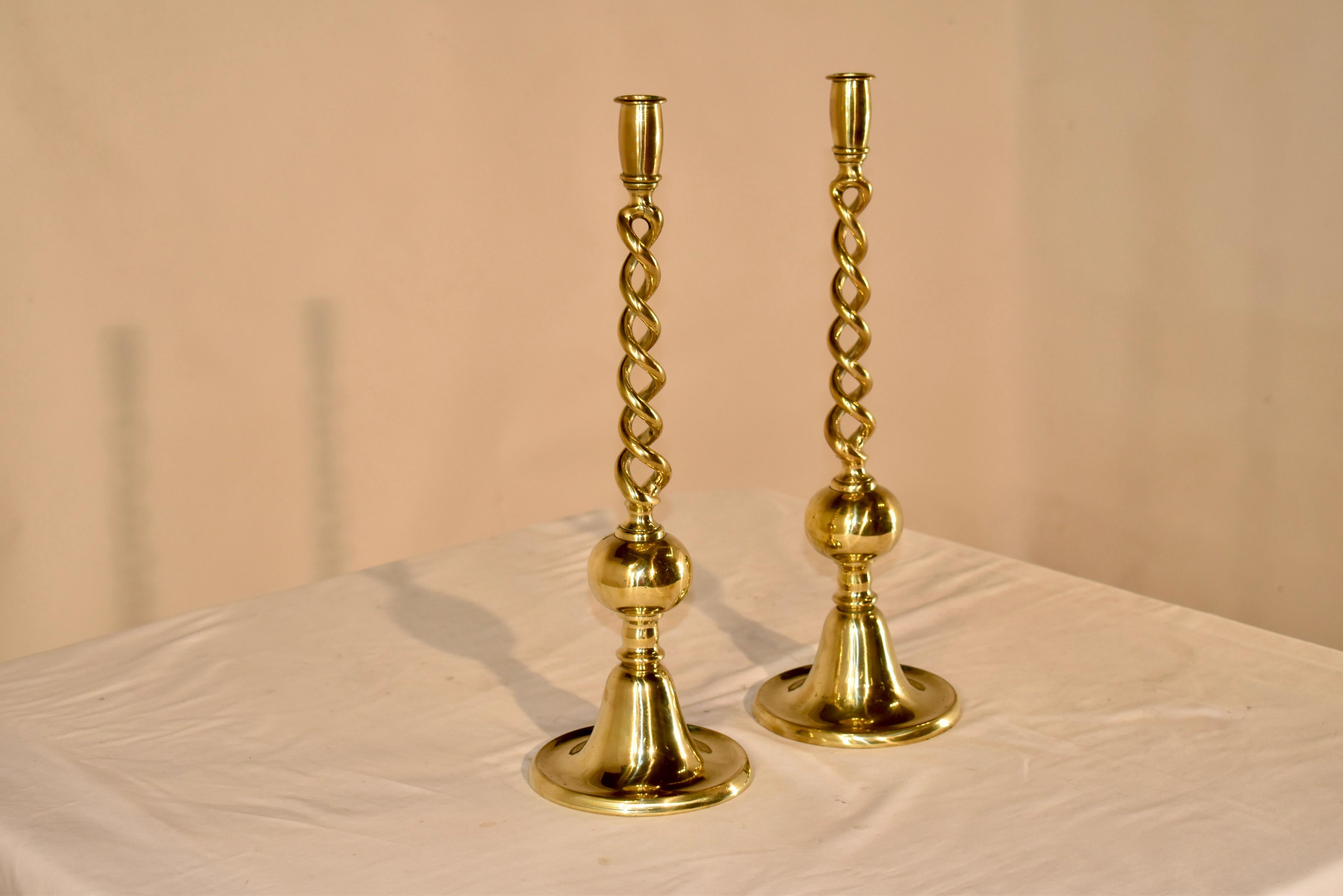 Regency RARA coppia di candelieri a campana in metallo del XVIII secolo in vendita