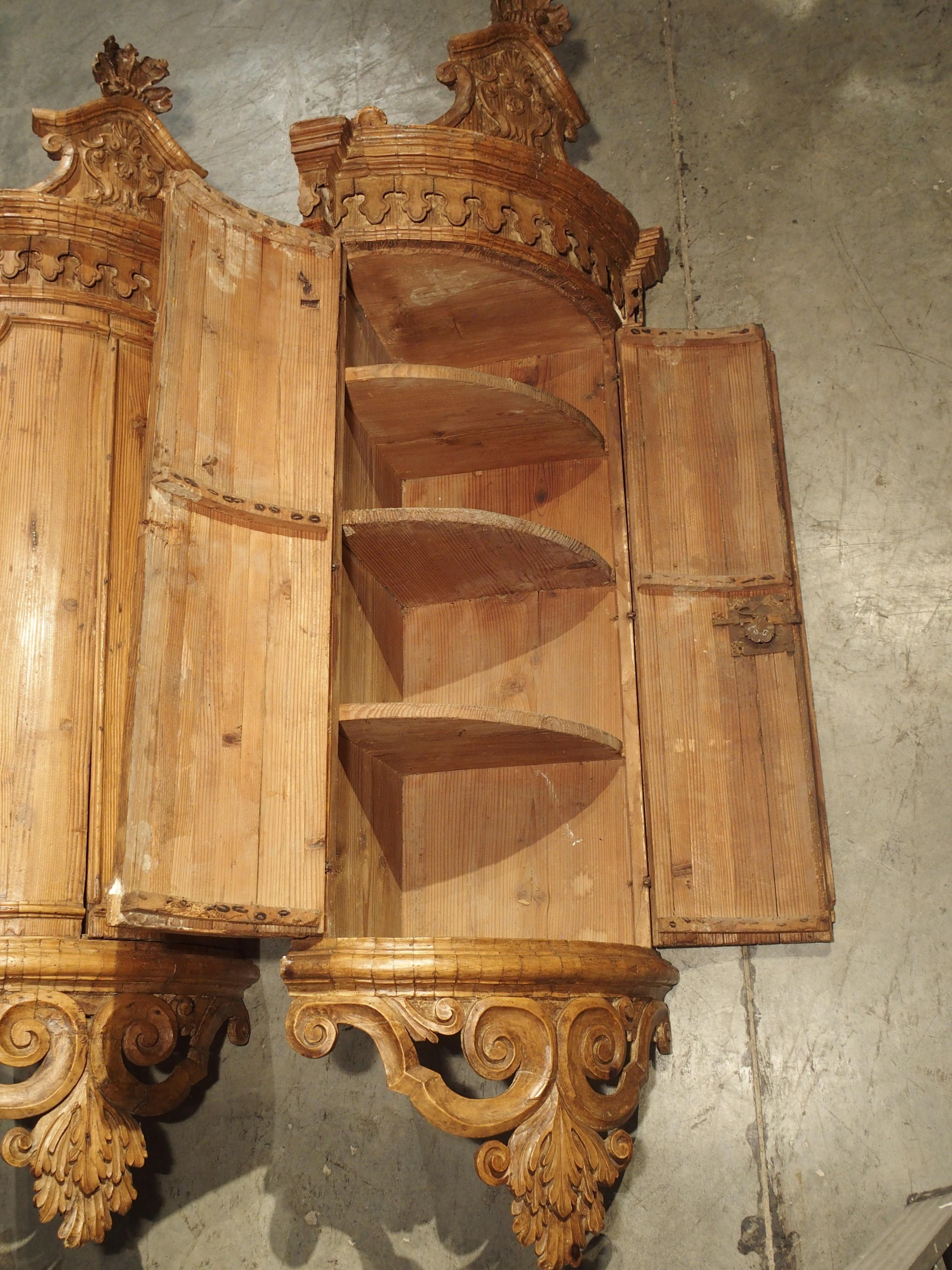 Rare Pair of 18th Century Hanging Corner Cupboards from Napoli, Italy In Good Condition In Dallas, TX