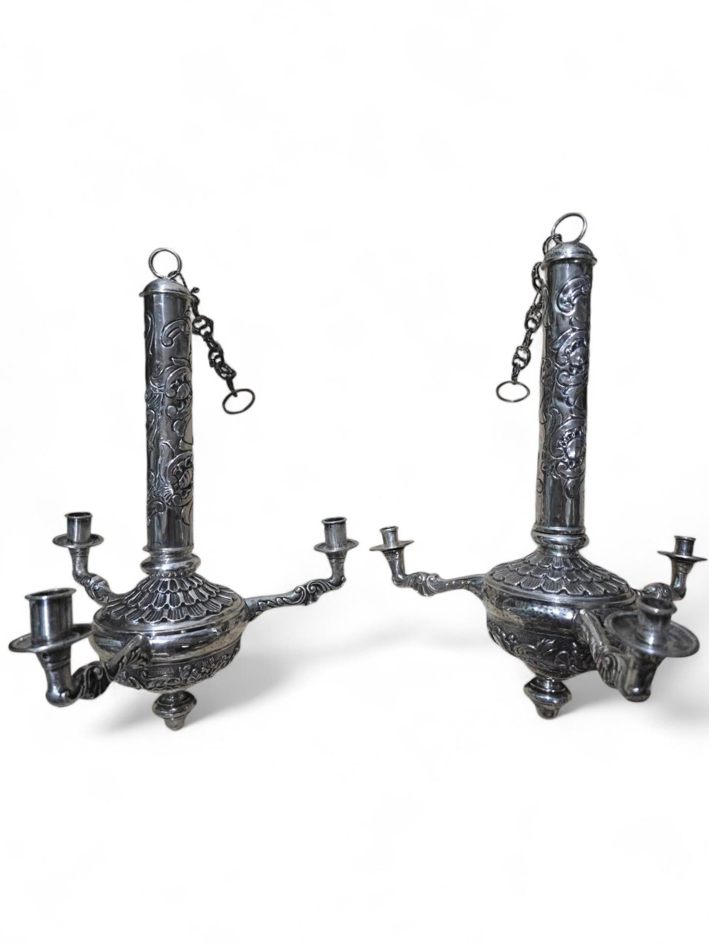 Rara coppia di lampade a candela in argento massiccio spagnolo del XVIII secolo in vendita 5