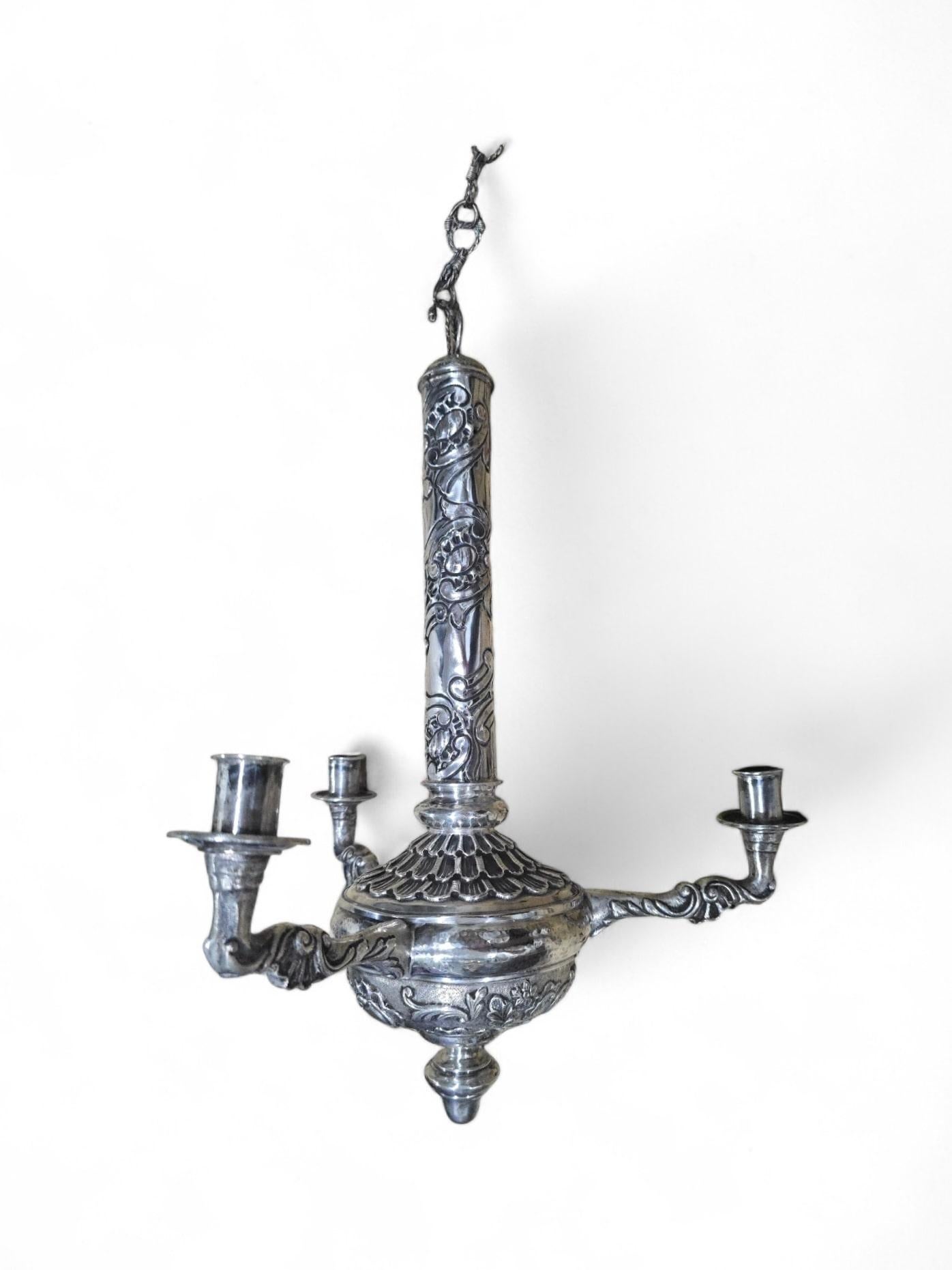 Rara coppia di lampade a candela in argento massiccio spagnolo del XVIII secolo in vendita 7