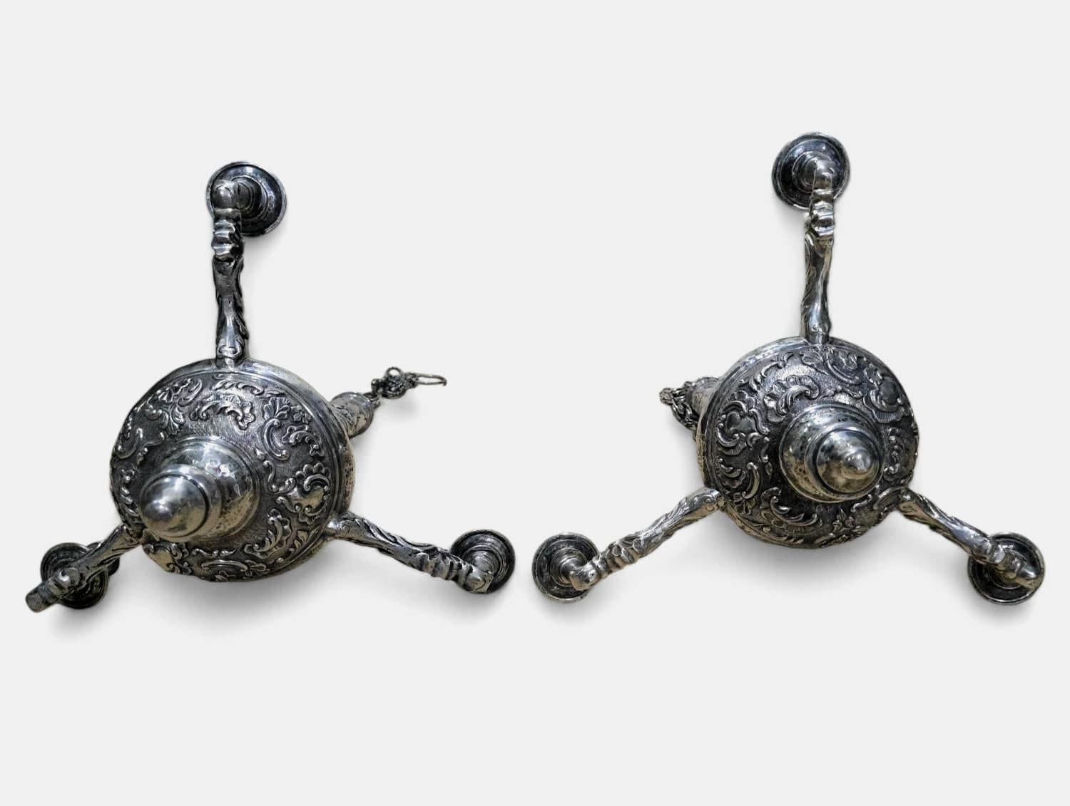 Rara coppia di lampade a candela in argento massiccio spagnolo del XVIII secolo in vendita 2
