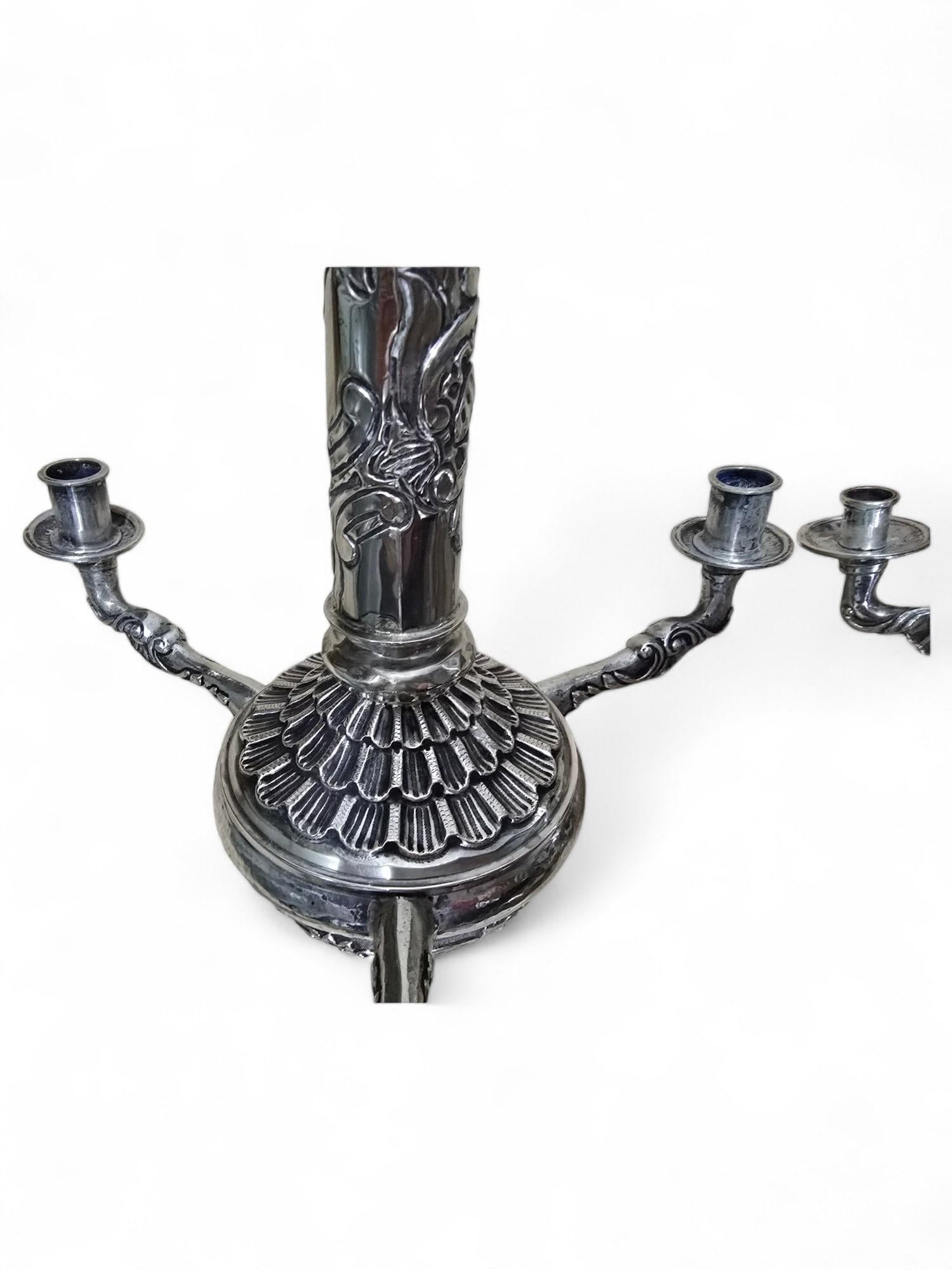 Rara coppia di lampade a candela in argento massiccio spagnolo del XVIII secolo in vendita 3