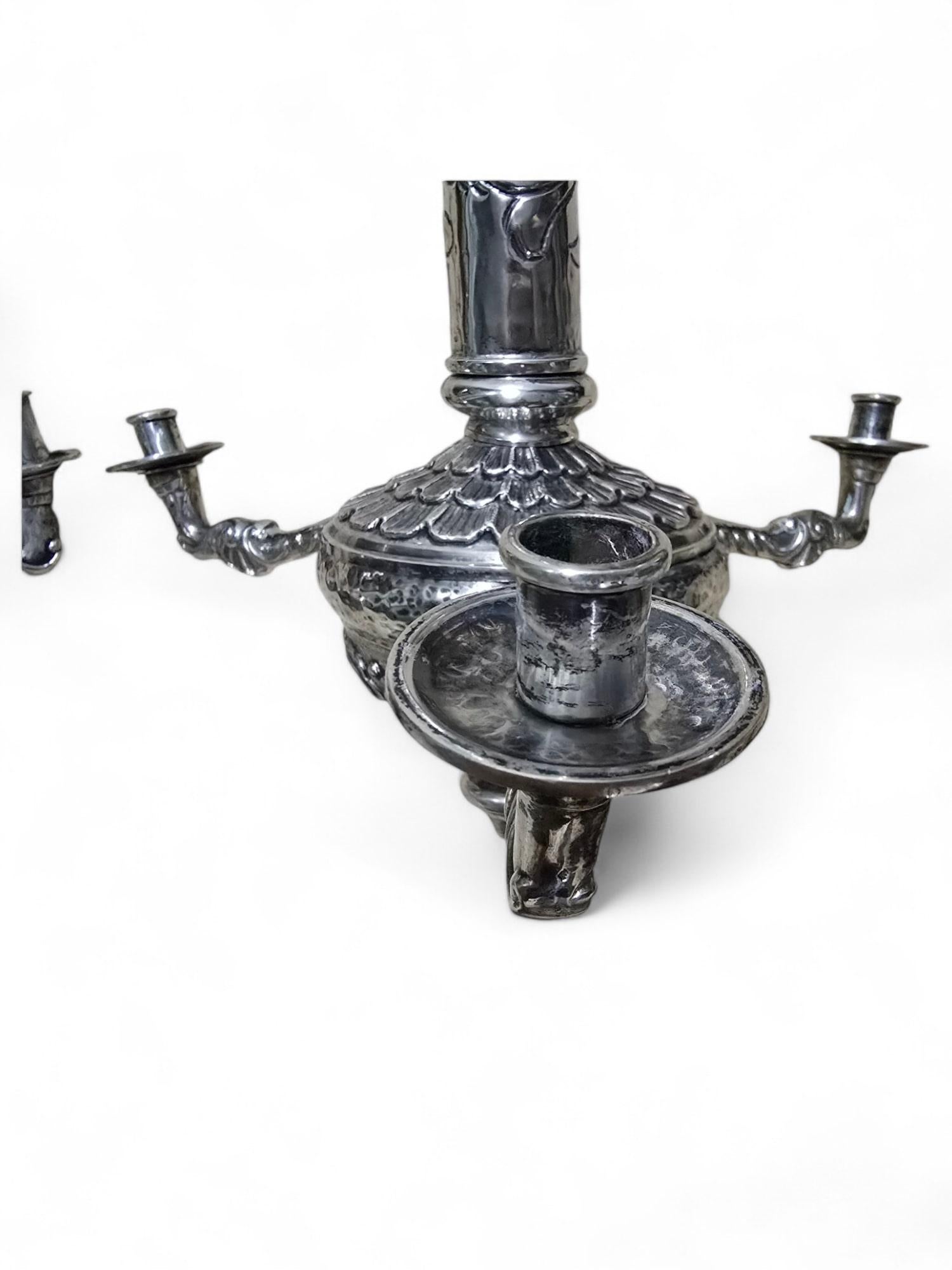 Rara coppia di lampade a candela in argento massiccio spagnolo del XVIII secolo in vendita 4