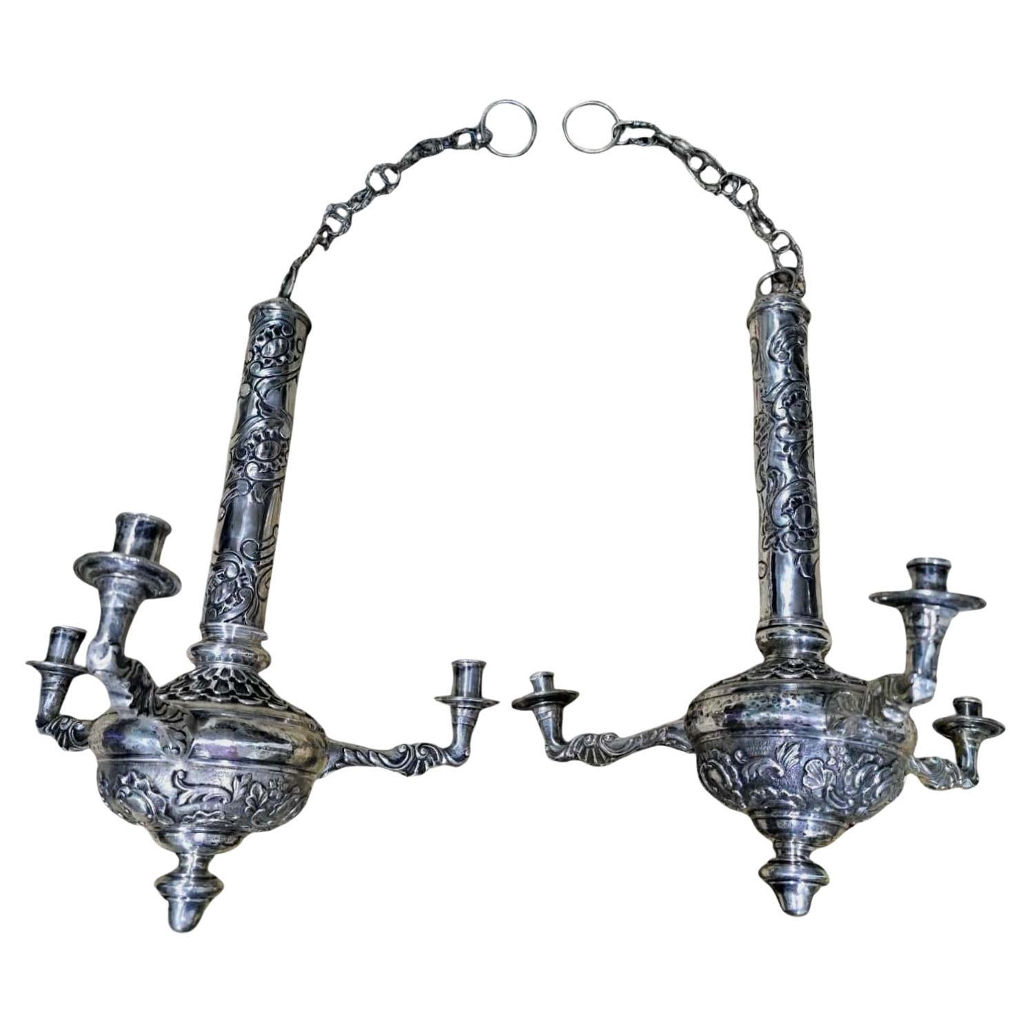 Rara coppia di lampade a candela in argento massiccio spagnolo del XVIII secolo in vendita
