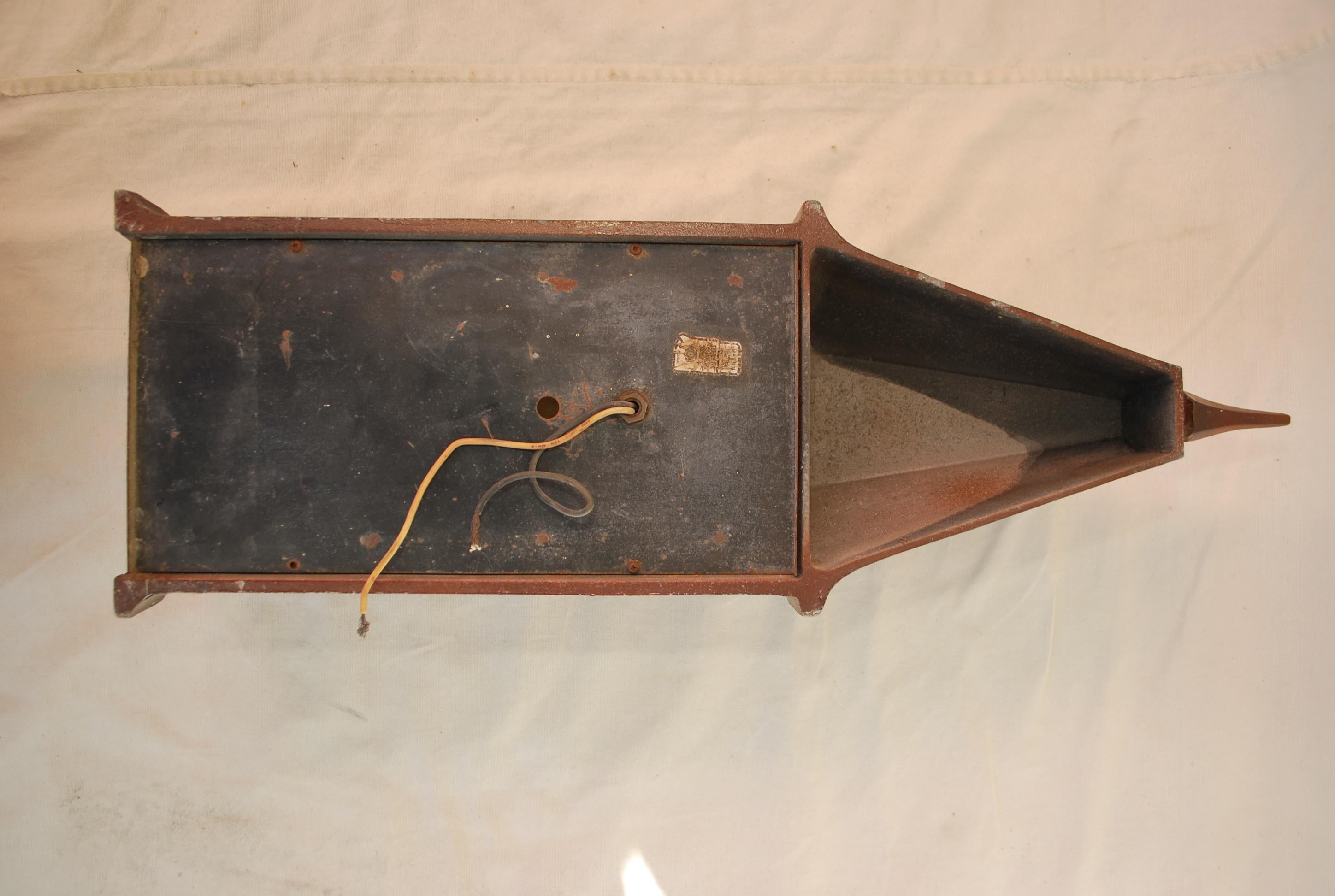 Metà XX secolo Rara coppia di lampade da esterno/interno degli anni '30 in vendita
