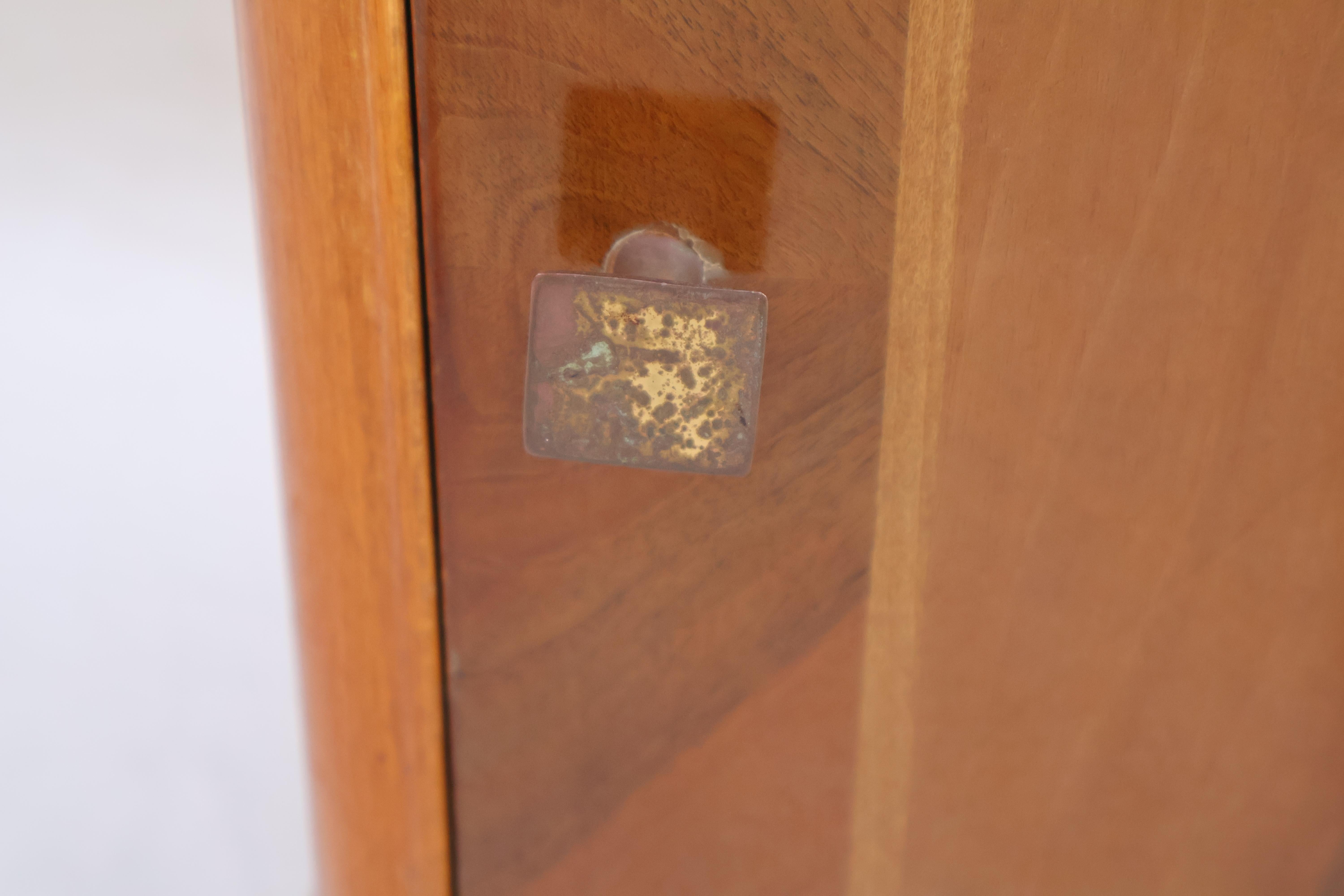 Rare paire de tables de chevet 1939 de Russie en vente 1