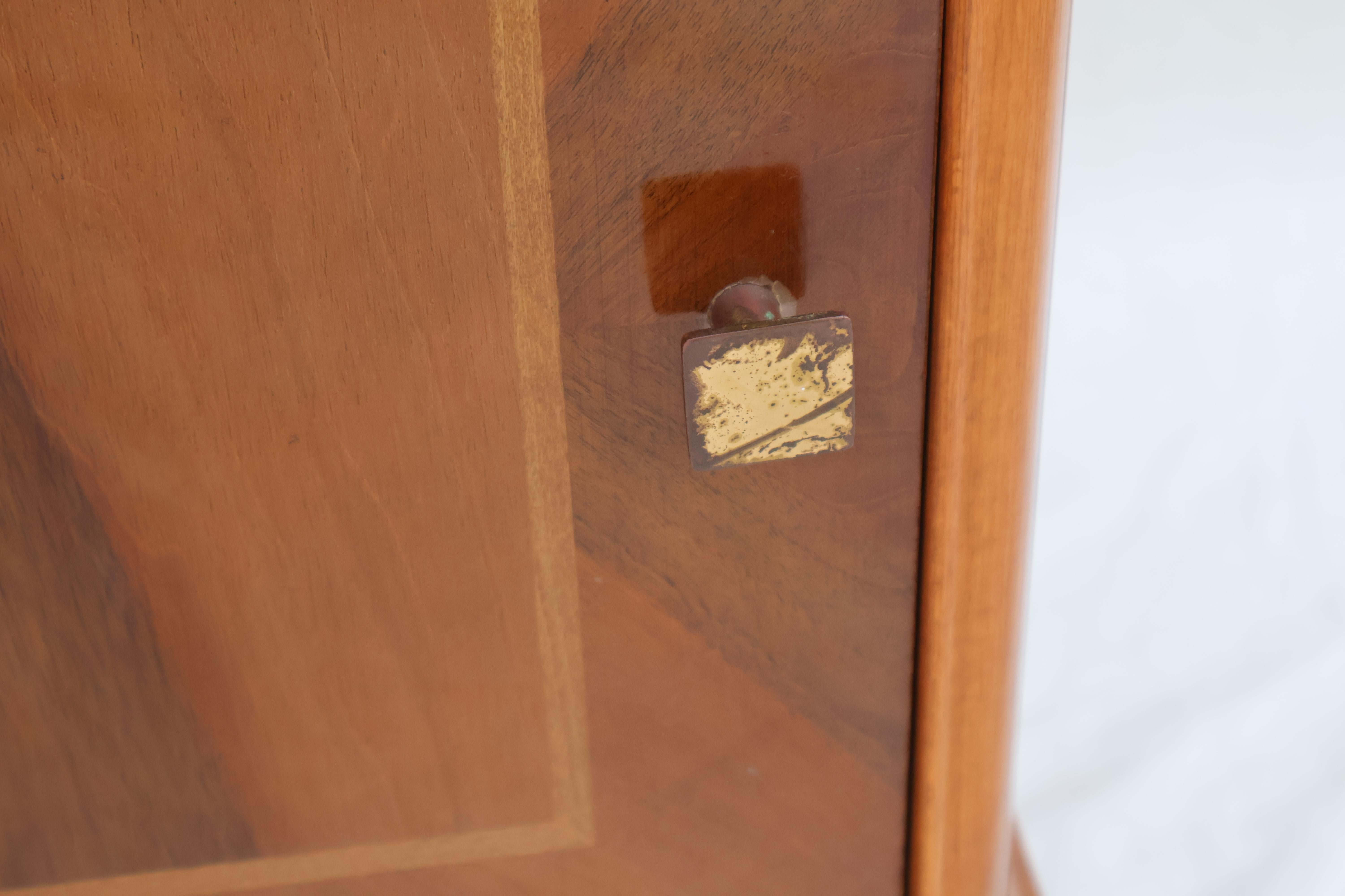 Rare paire de tables de chevet 1939 de Russie en vente 2