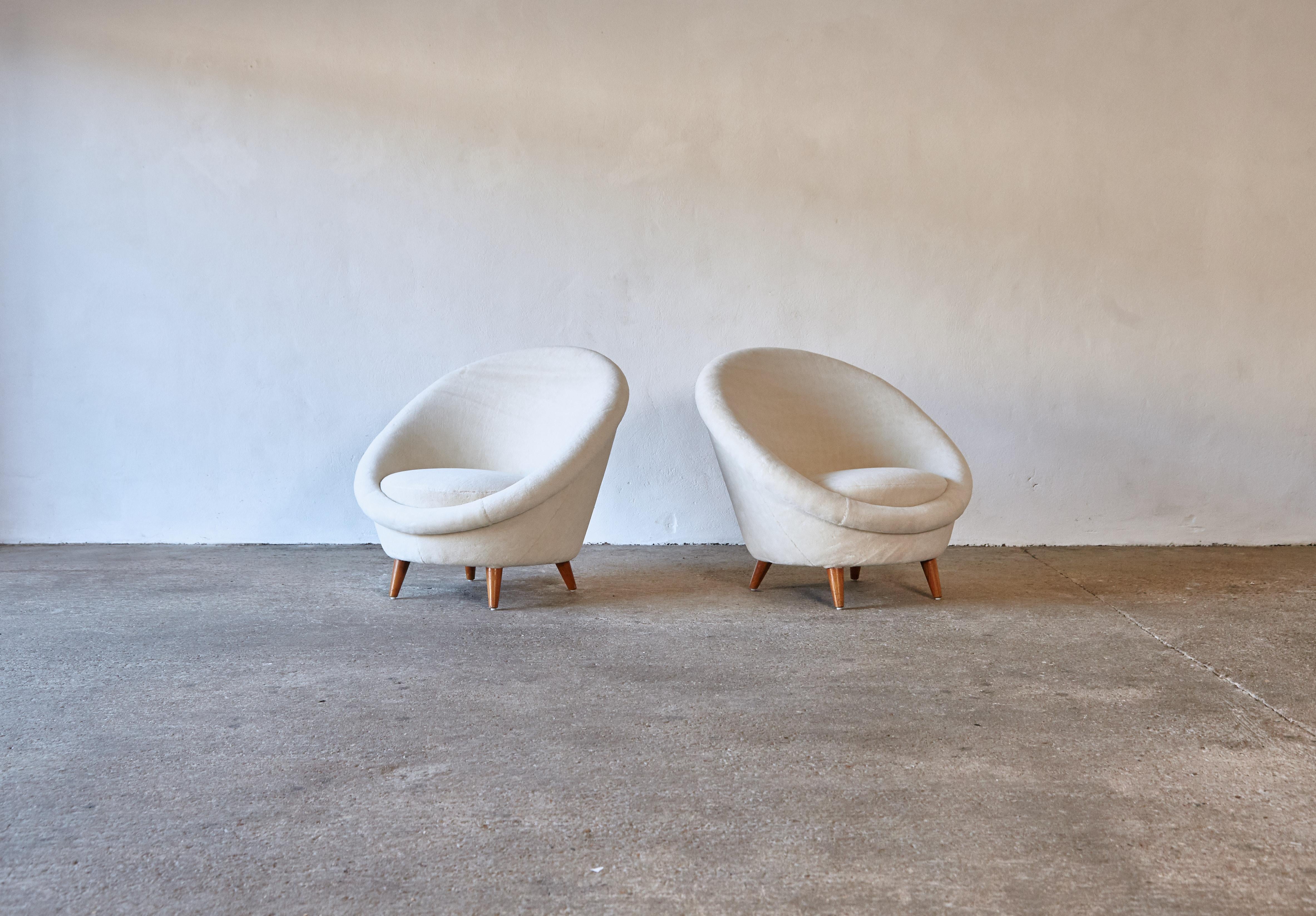 Rare Pair of 1950s Norwegian Egg Chairs, Newly Upholstered in Alpaca 6